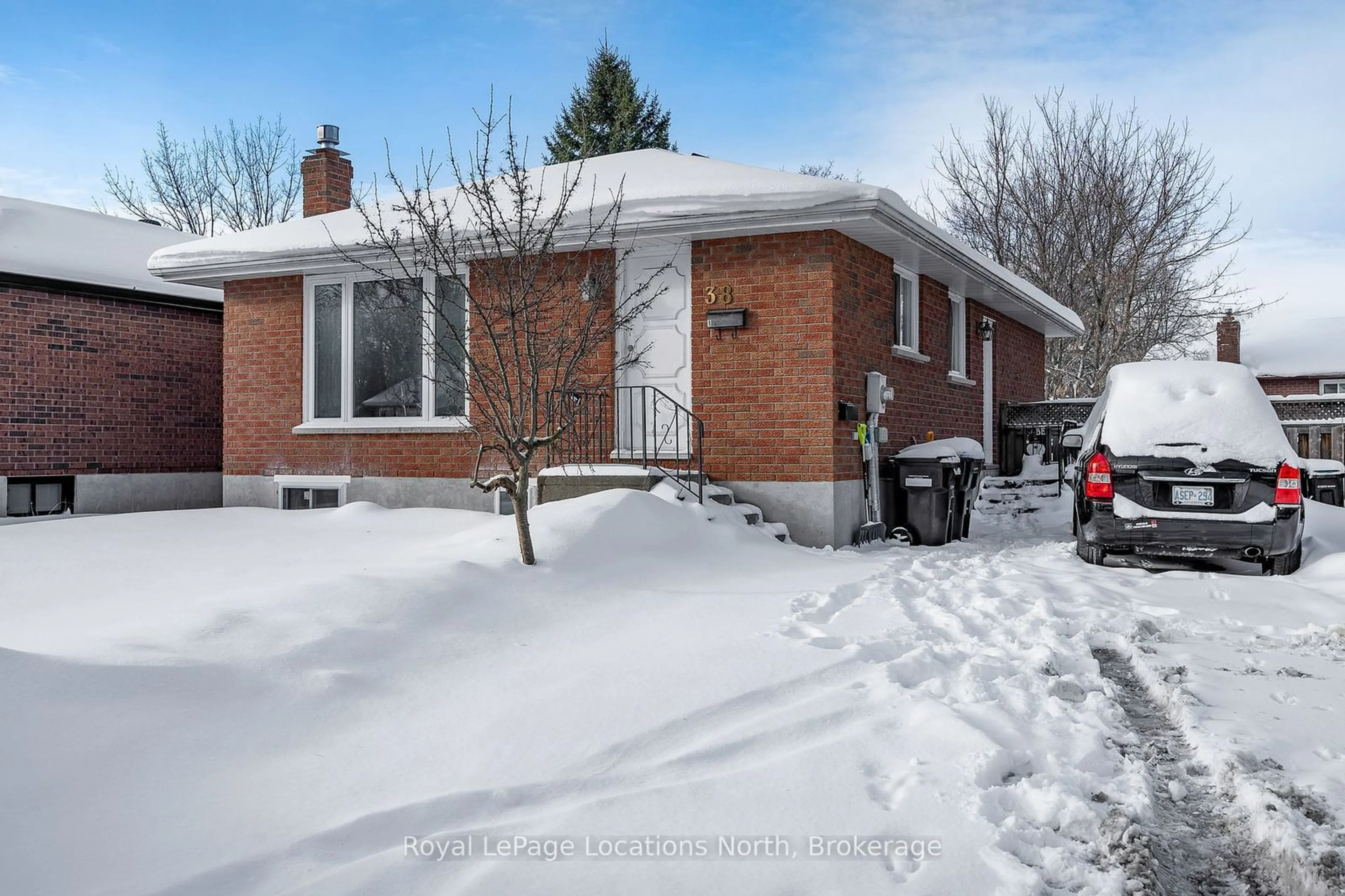 Home with brick exterior material, street for 38 Sproule Ave, Collingwood Ontario L9Y 4L5