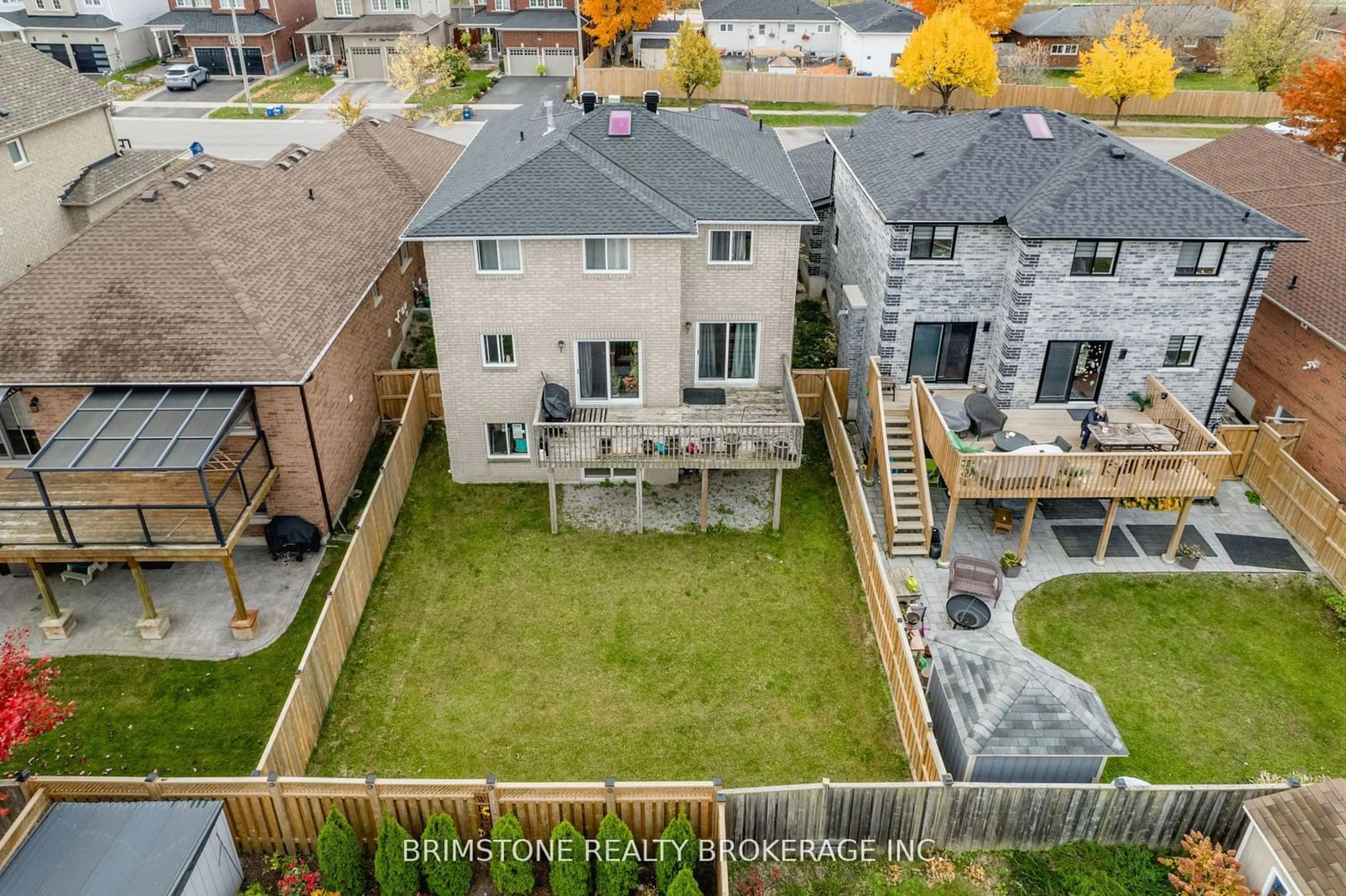 A pic from outside/outdoor area/front of a property/back of a property/a pic from drone, unknown for 95 Sun King Cres, Barrie Ontario L4M 7K4