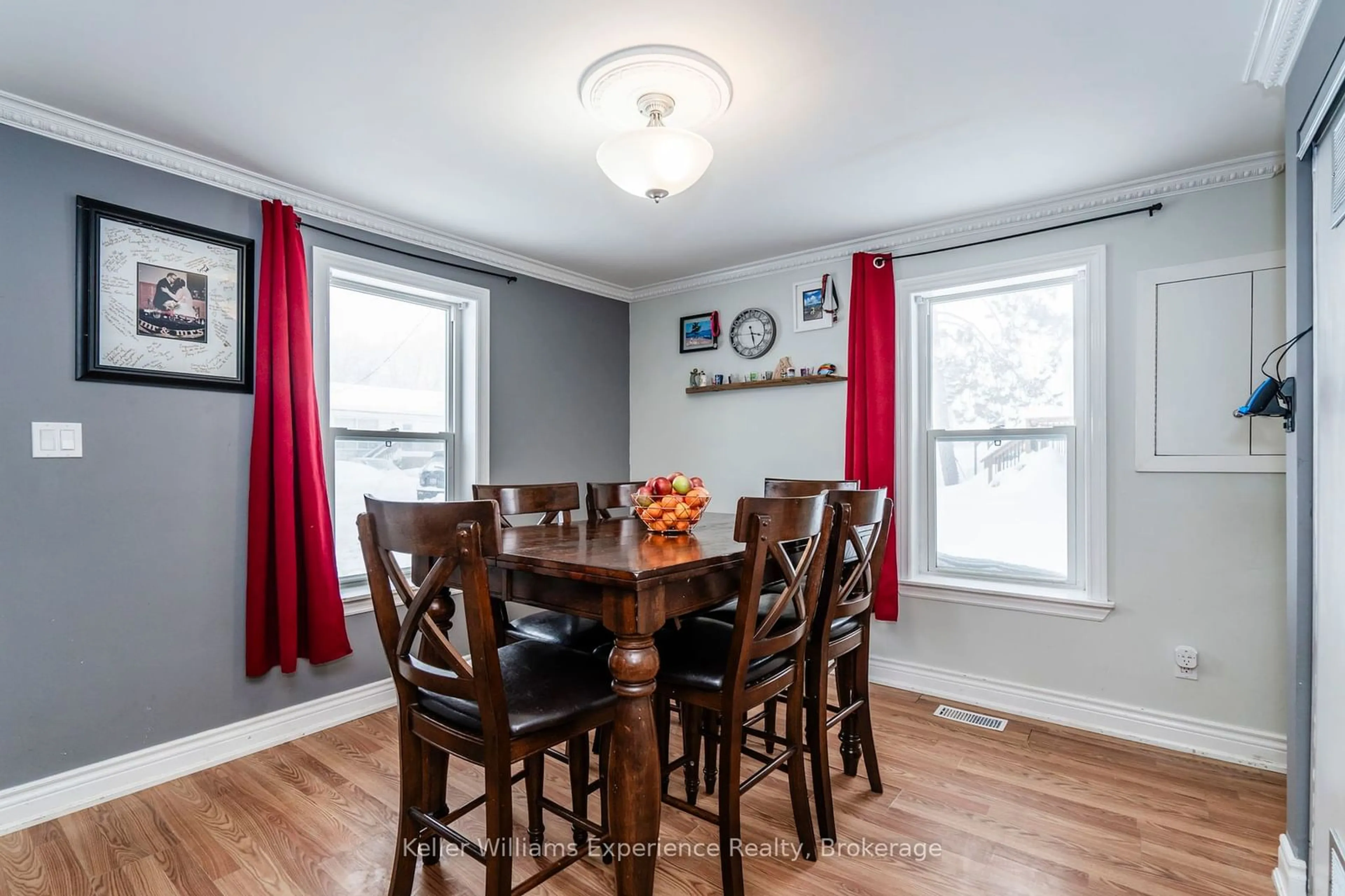 Dining room, wood/laminate floor for 310 Davidson St, Tay Ontario L0K 1R0