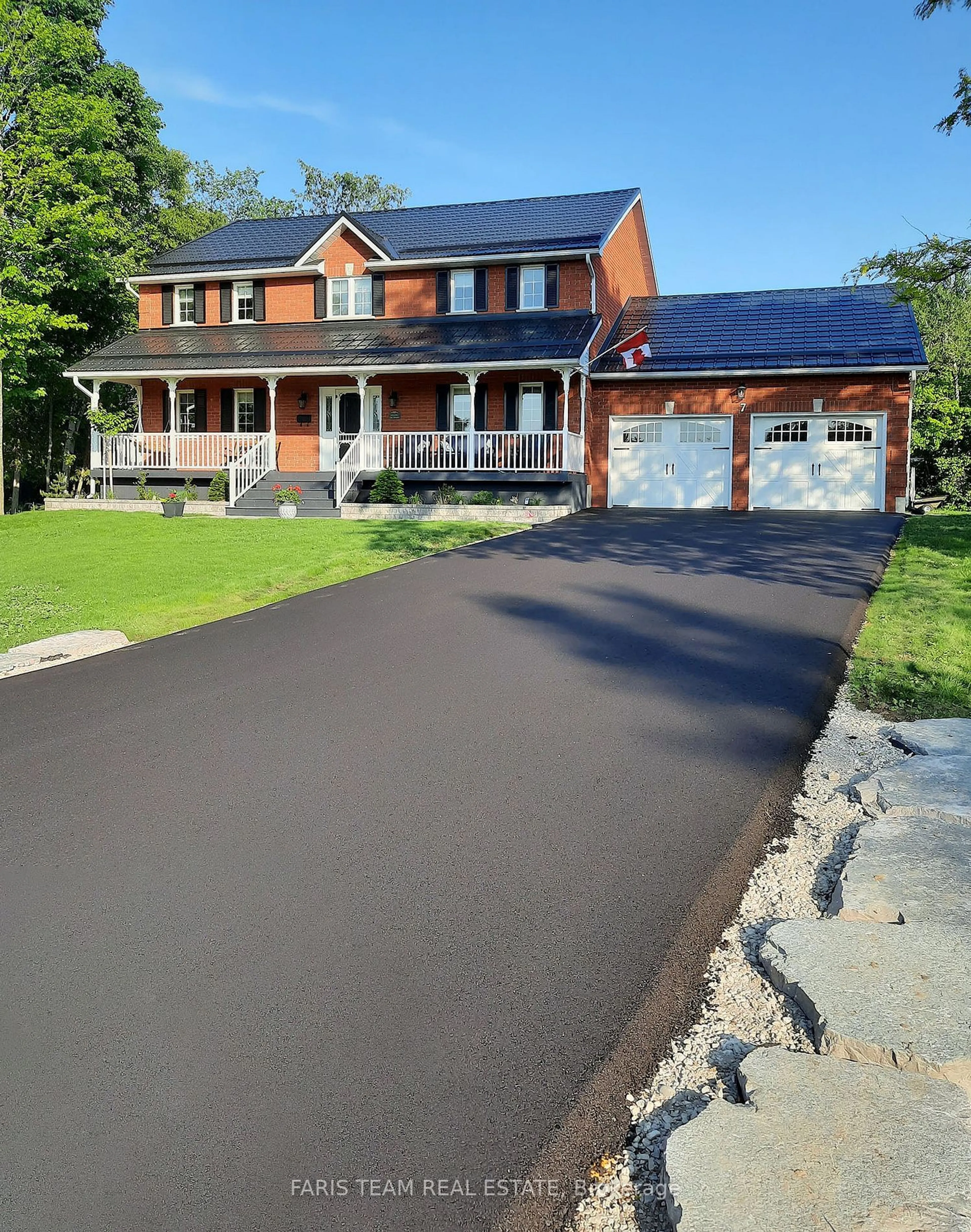 Home with vinyl exterior material, street for 7 Winter Crt, Springwater Ontario L0L 1Y3