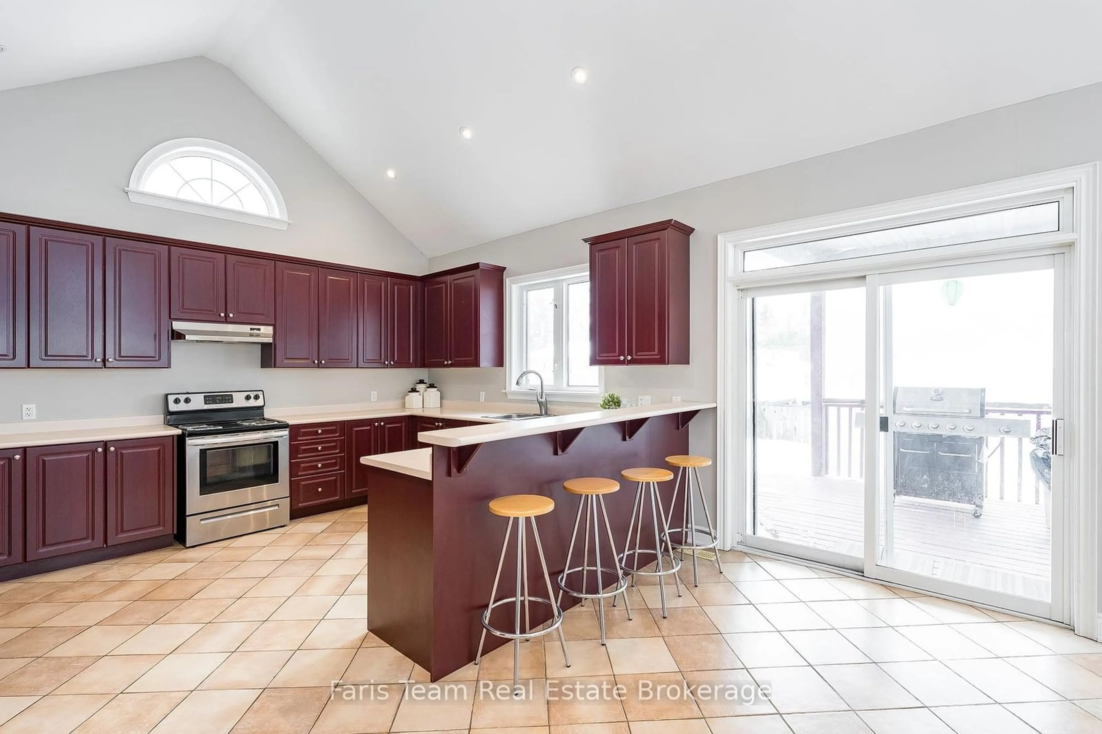 Open concept kitchen, ceramic/tile floor for 8 Elm Dr, Wasaga Beach Ontario L9Z 2L3