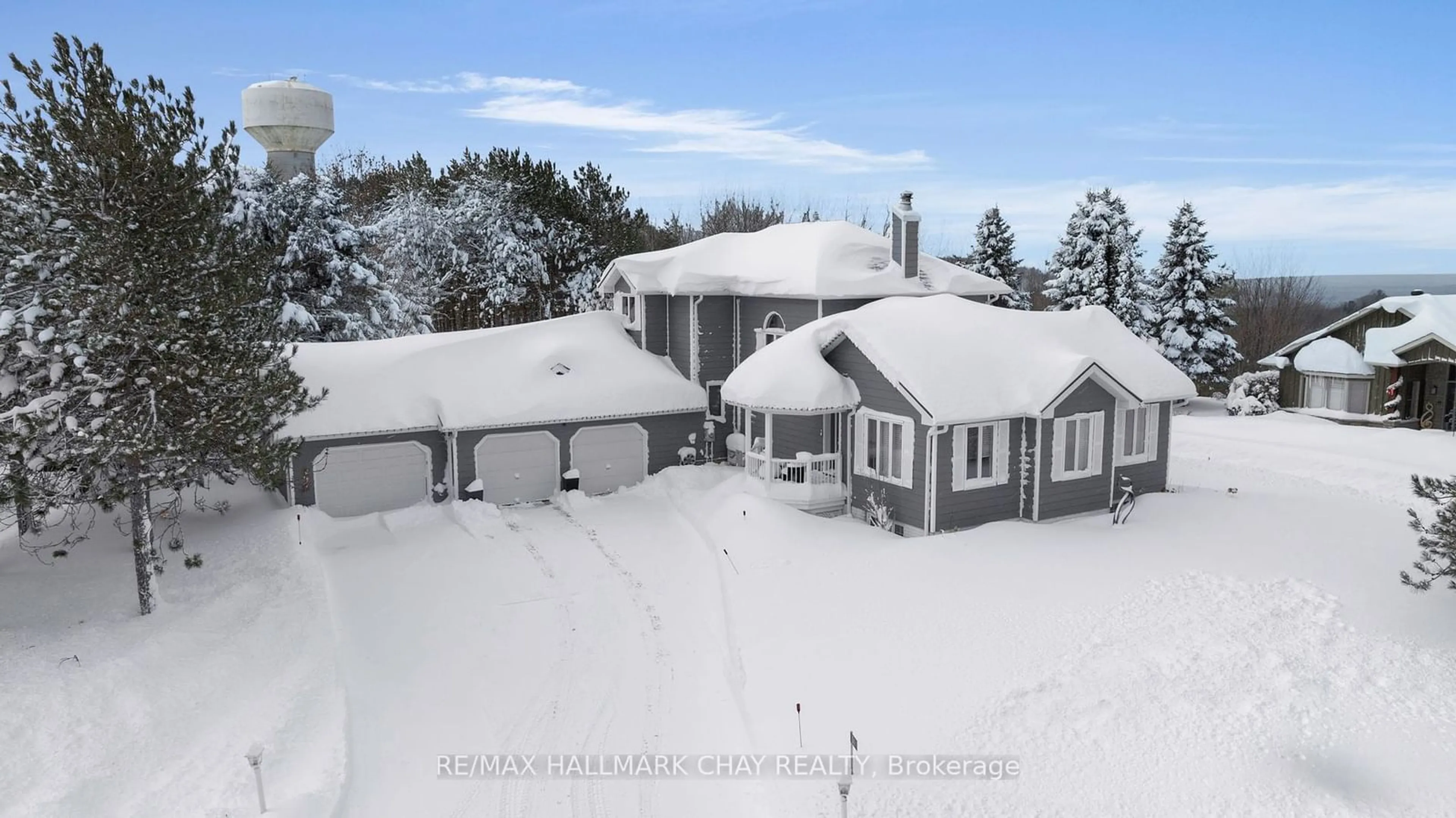 A pic from outside/outdoor area/front of a property/back of a property/a pic from drone, mountain view for 54 Highland Dr, Oro-Medonte Ontario L0L 2L0