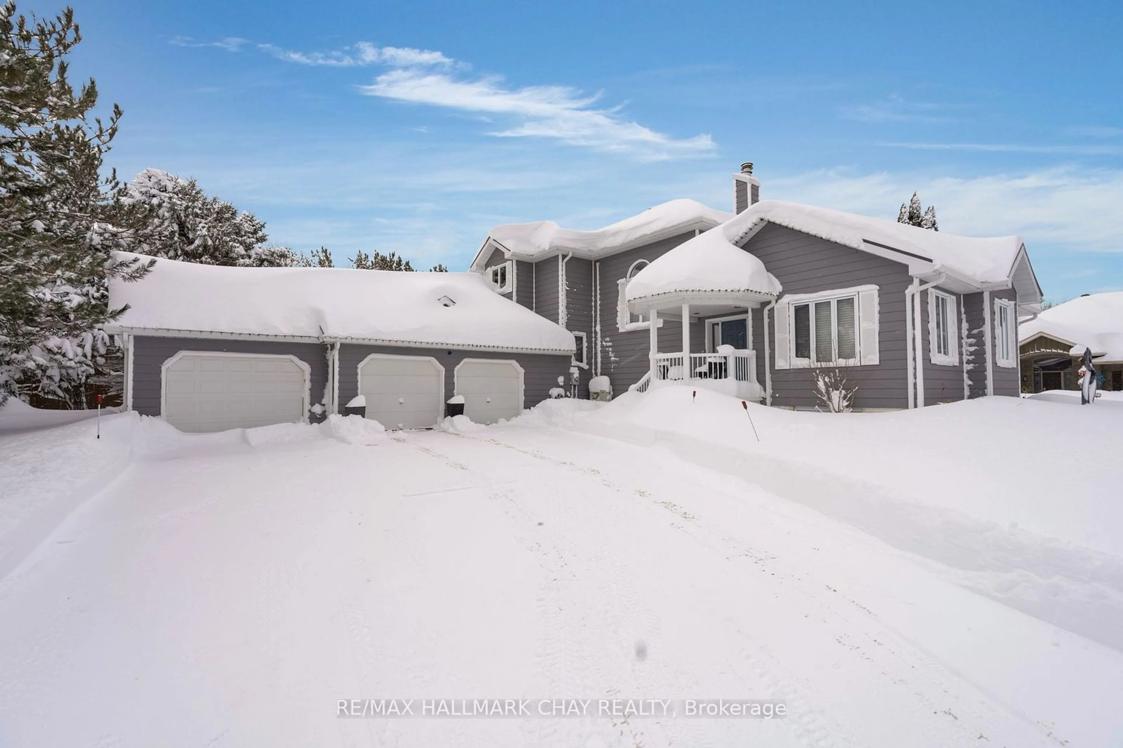 A pic from outside/outdoor area/front of a property/back of a property/a pic from drone, unknown for 54 Highland Dr, Oro-Medonte Ontario L0L 2L0