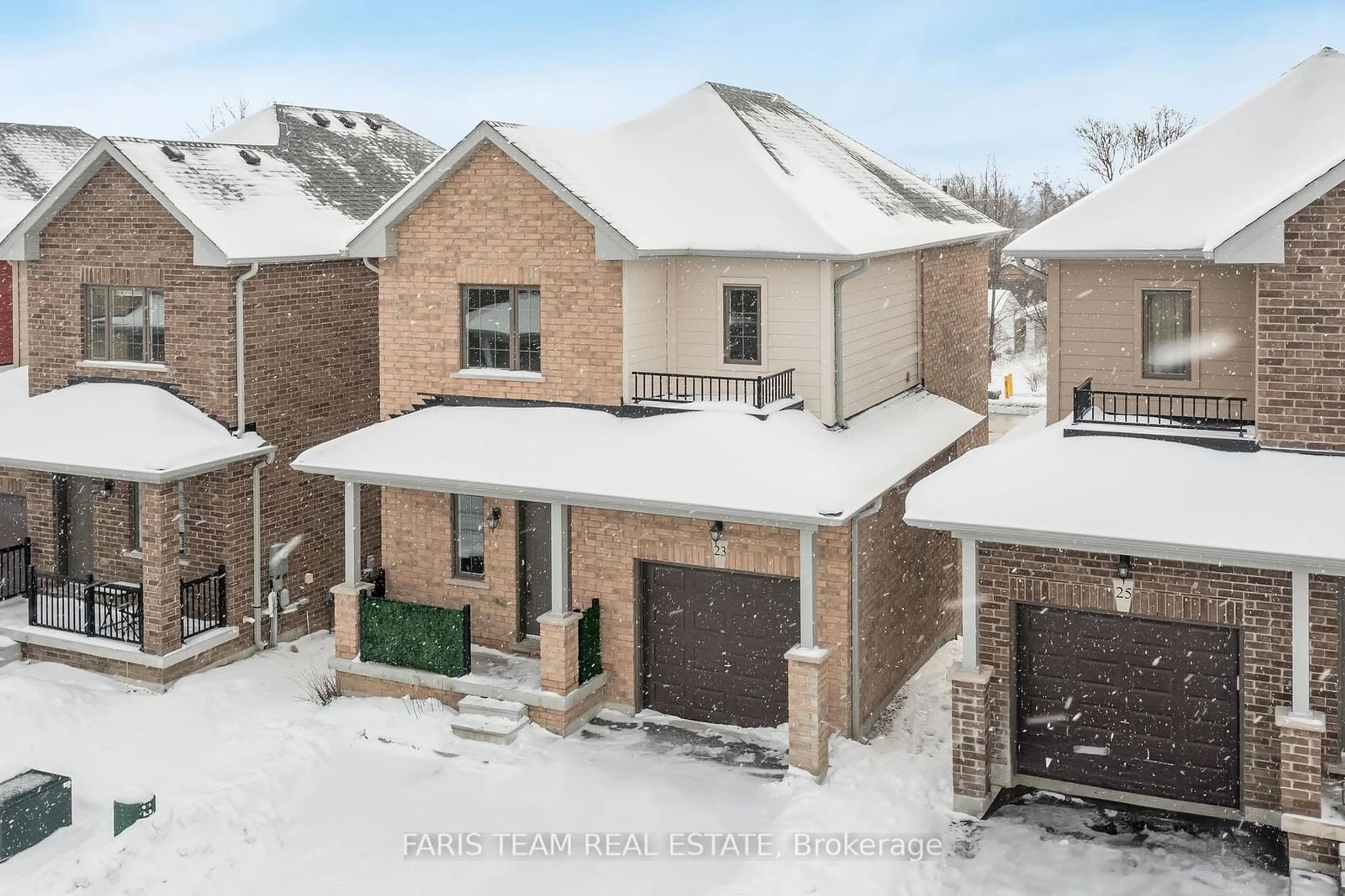 A pic from outside/outdoor area/front of a property/back of a property/a pic from drone, street for 23 Bedford Estates Cres, Barrie Ontario L4N 9K5