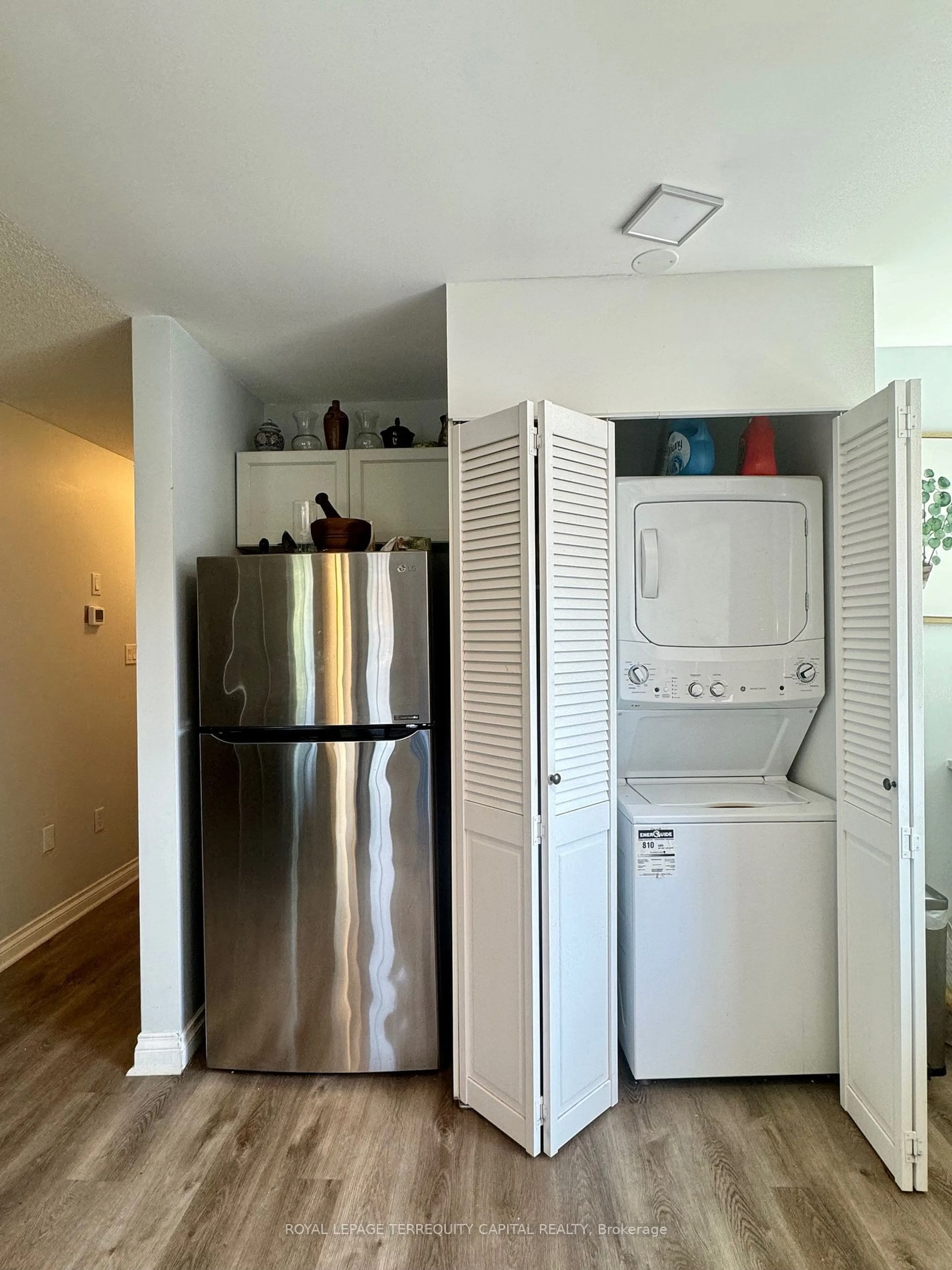 Kitchen with laundary machines, unknown for 27 Watson Dr, Barrie Ontario L4M 6W8