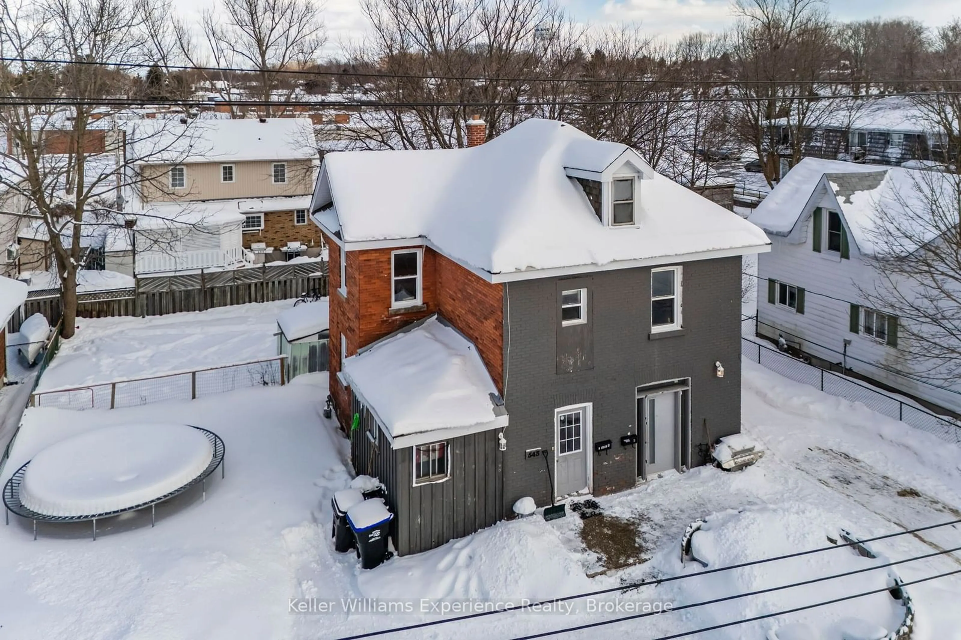 A pic from outside/outdoor area/front of a property/back of a property/a pic from drone, street for 543 Nelson St, Midland Ontario L4R 3L7