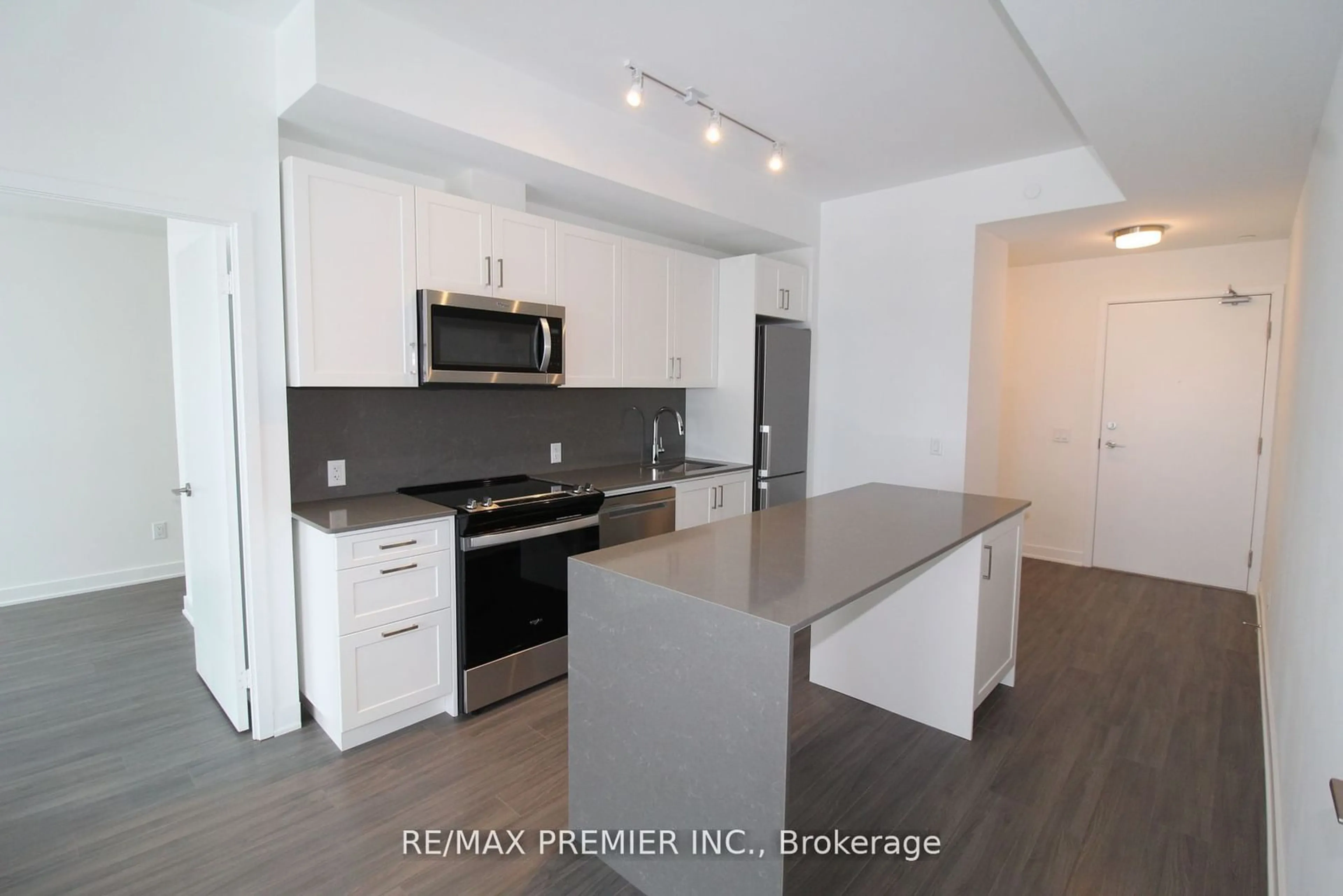 Open concept kitchen, unknown for 681 Yonge St #523, Barrie Ontario L9J 0K1