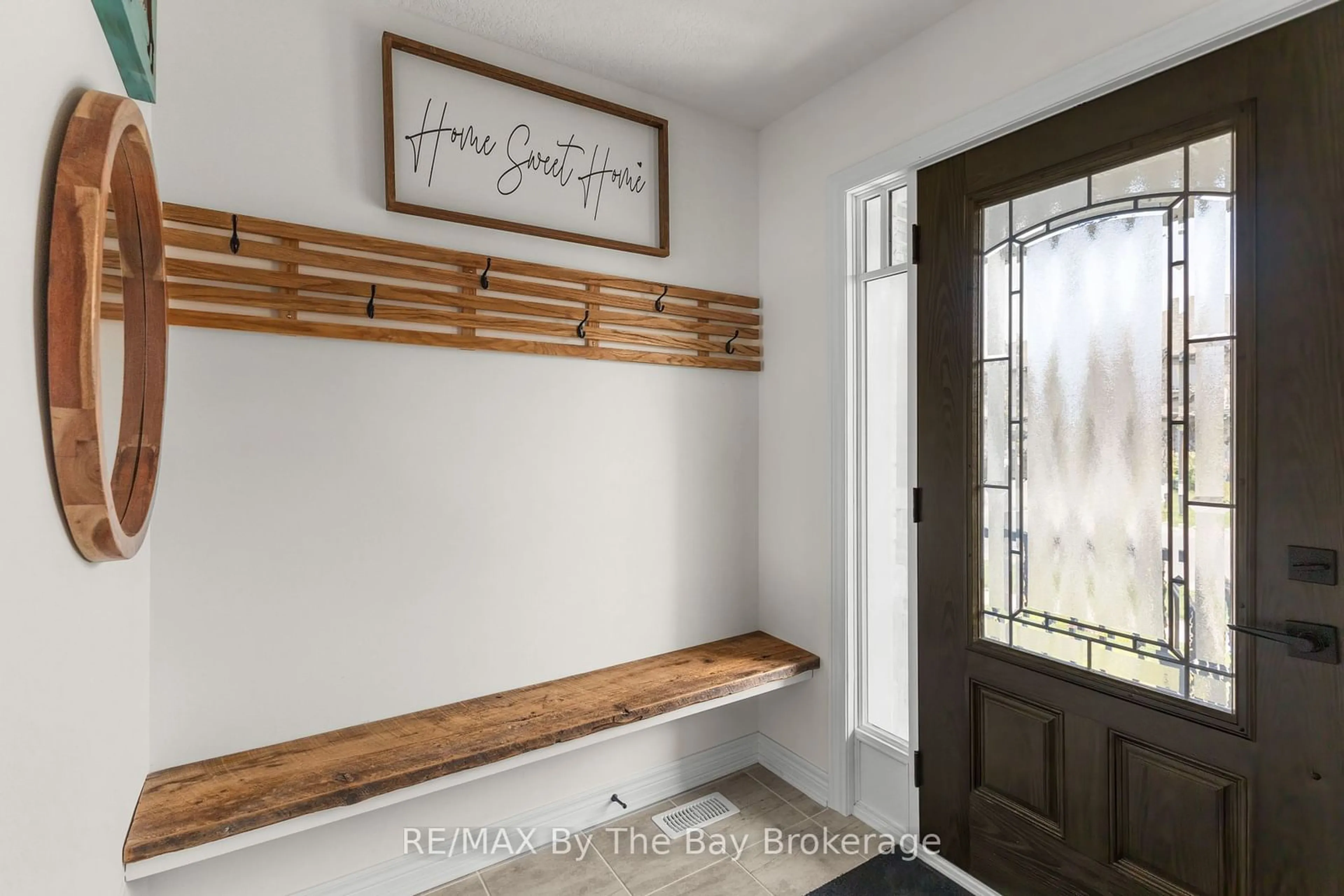 Indoor entryway for 15 FOLEY Cres, Collingwood Ontario L9Y 3B7