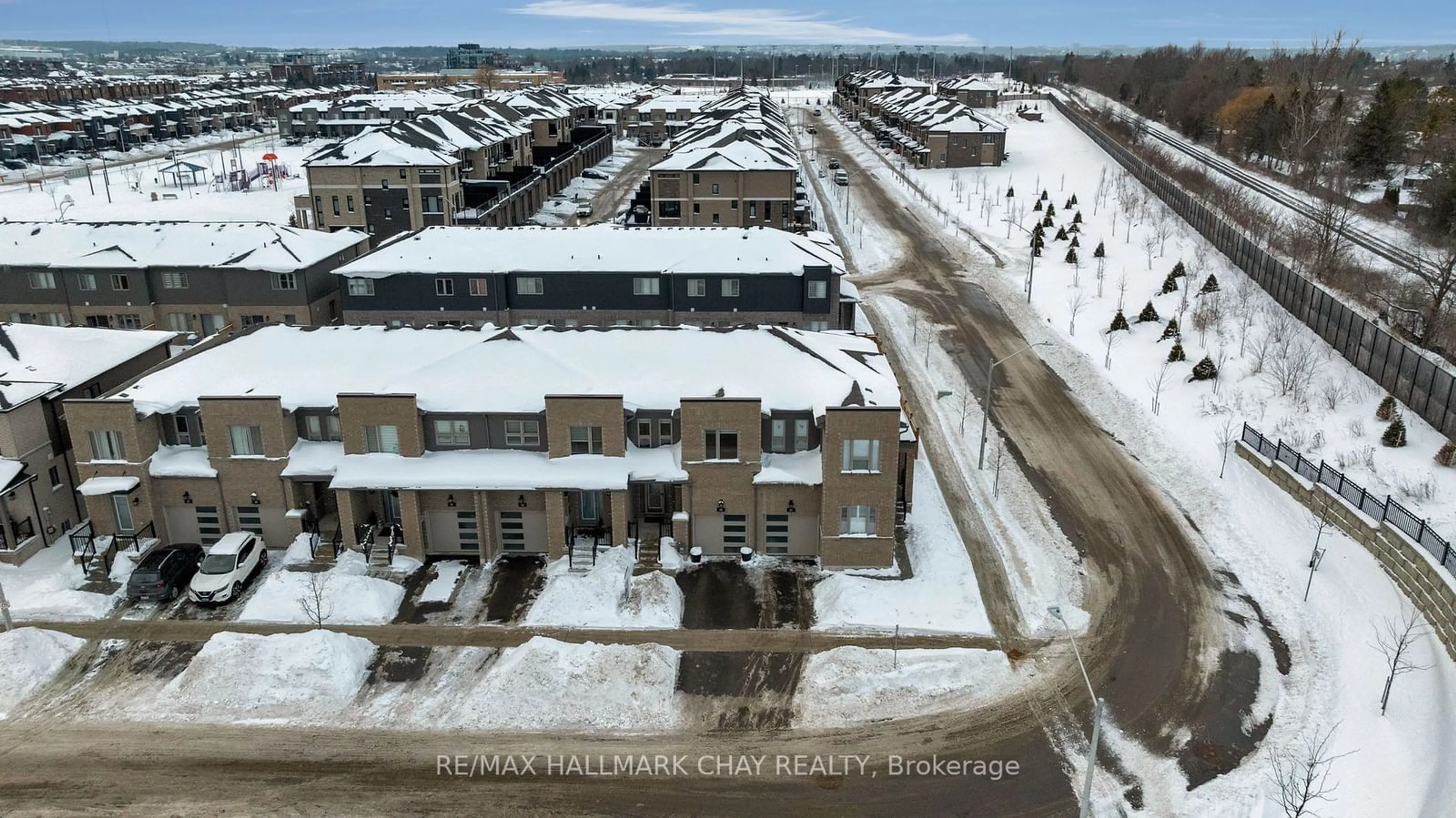 A pic from outside/outdoor area/front of a property/back of a property/a pic from drone, street for 45 Turnberry Lane, Barrie Ontario L9J 0M8