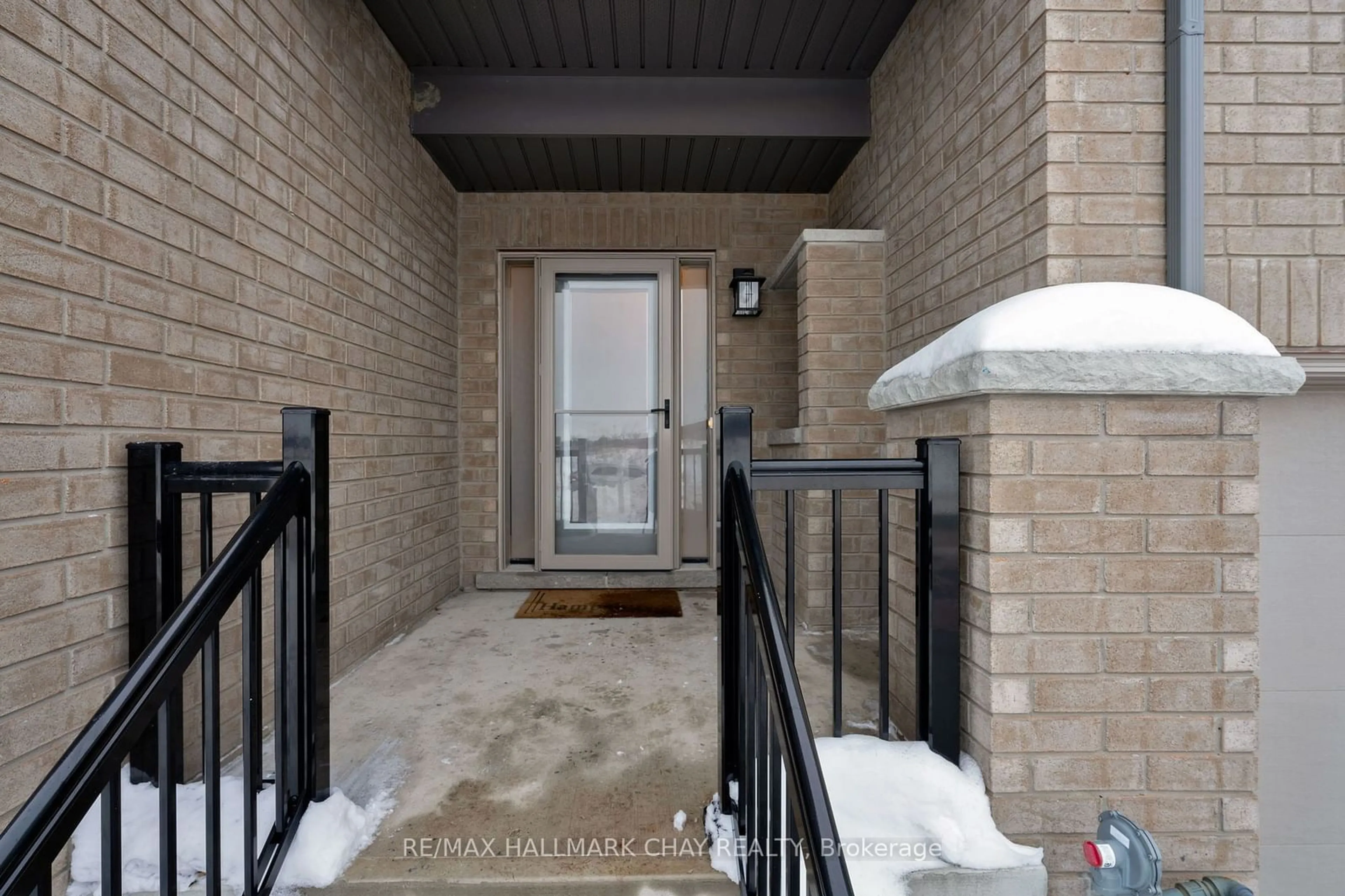 Indoor entryway for 45 Turnberry Lane, Barrie Ontario L9J 0M8