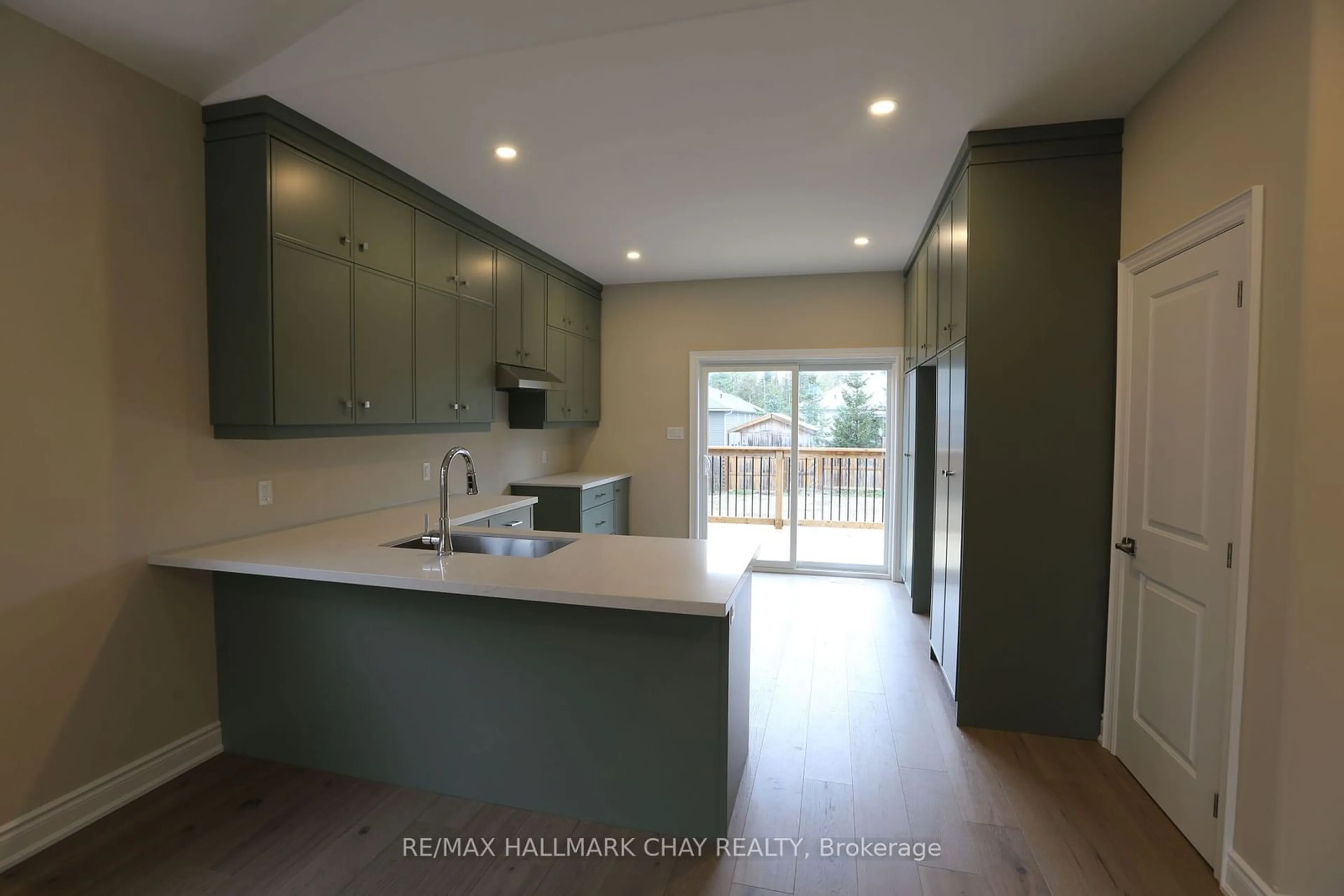 Open concept kitchen, unknown for 292 Robinson Rd, Wasaga Beach Ontario L9Z 3A3