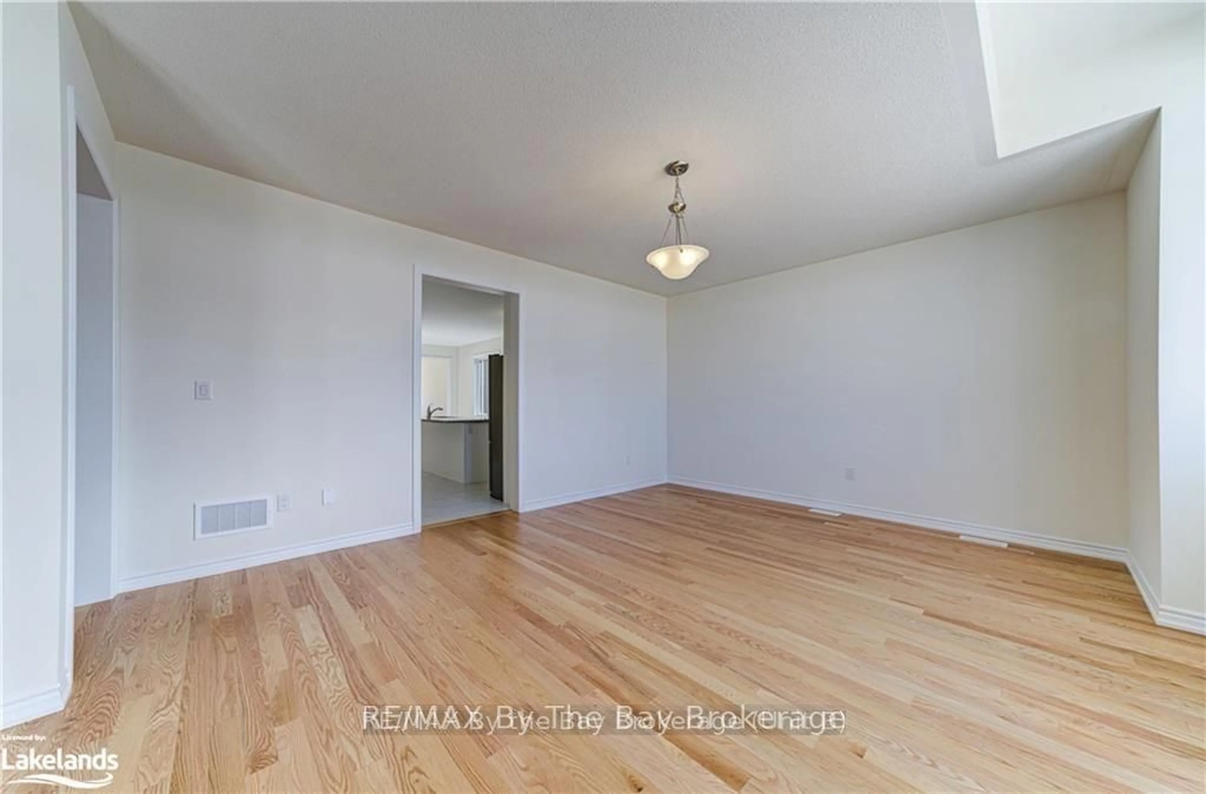 A pic of a room for 77 SUN VALLEY Ave, Wasaga Beach Ontario L9Z 0N8