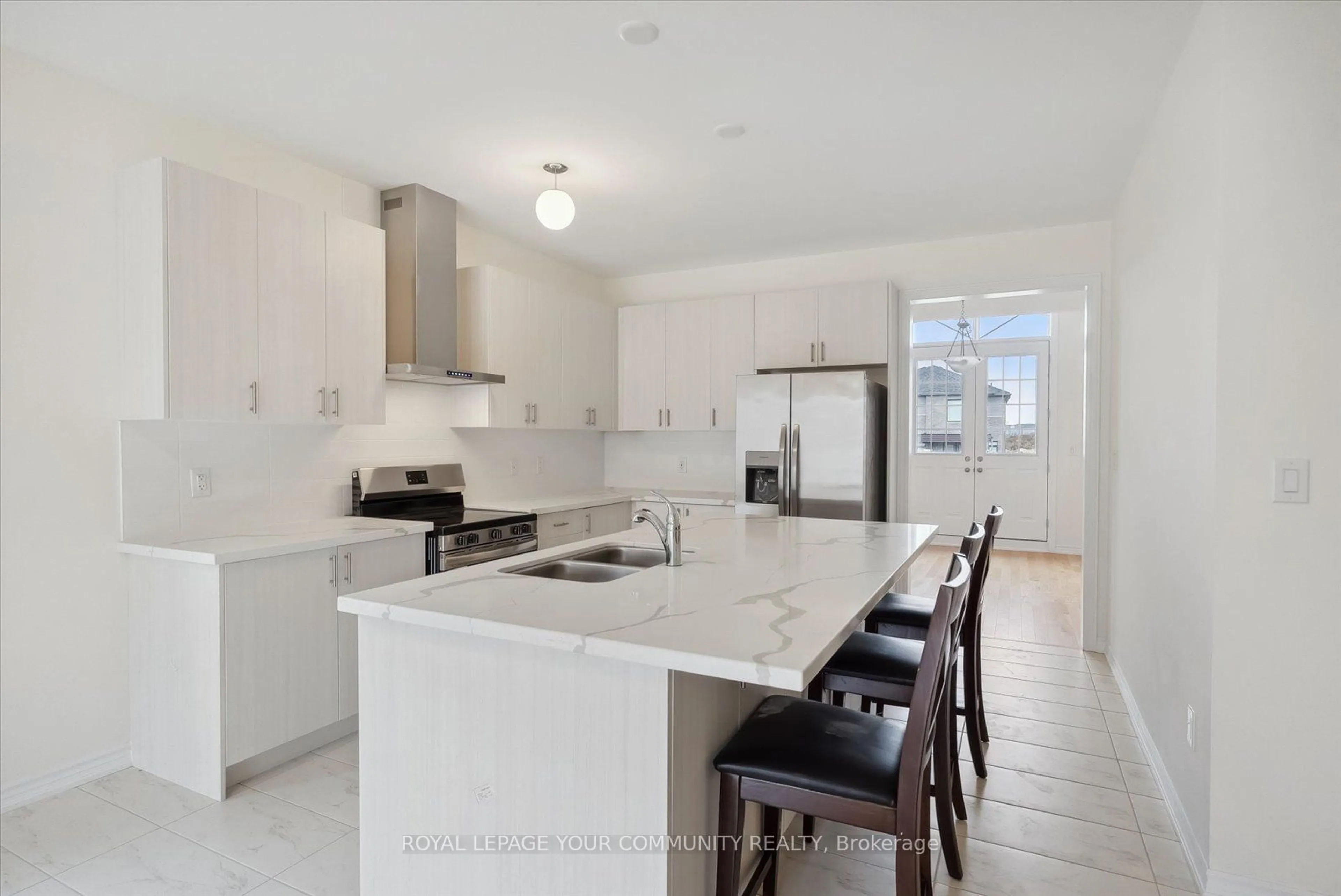 Open concept kitchen, ceramic/tile floor for 83 Sun Valley Ave, Wasaga Beach Ontario L9Z 0N7