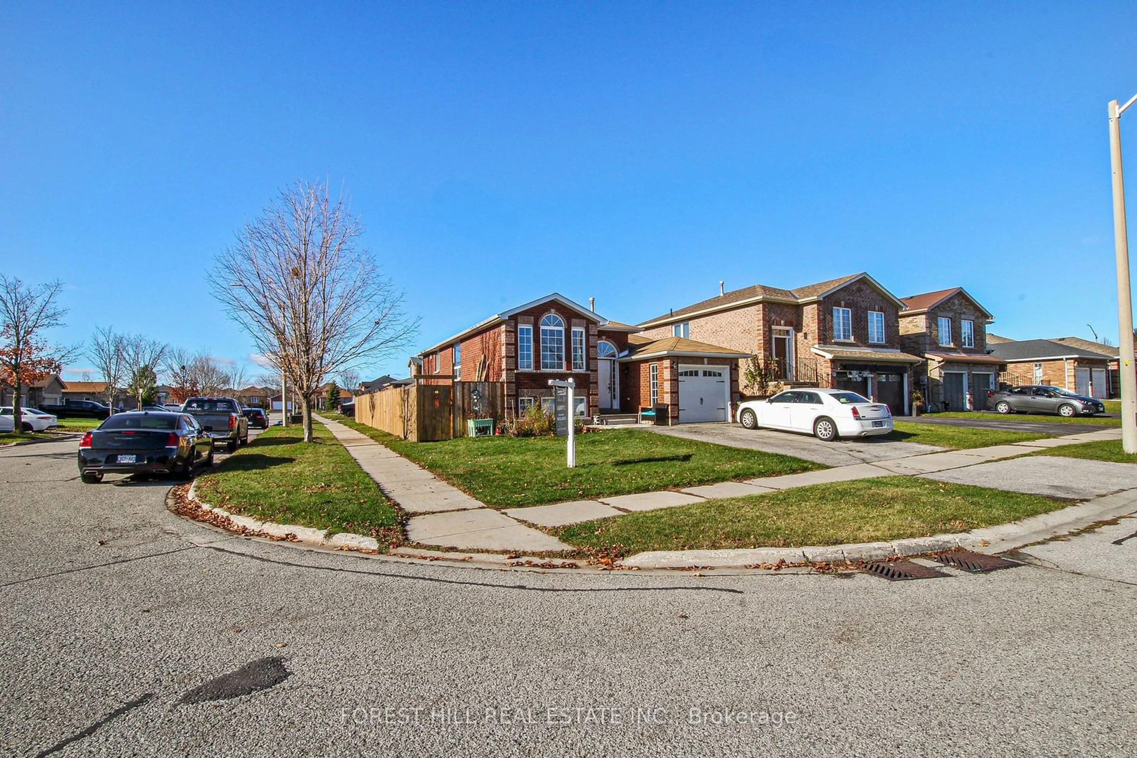 A pic from outside/outdoor area/front of a property/back of a property/a pic from drone, street for 26 Quinlan Rd, Barrie Ontario L4M 7B1