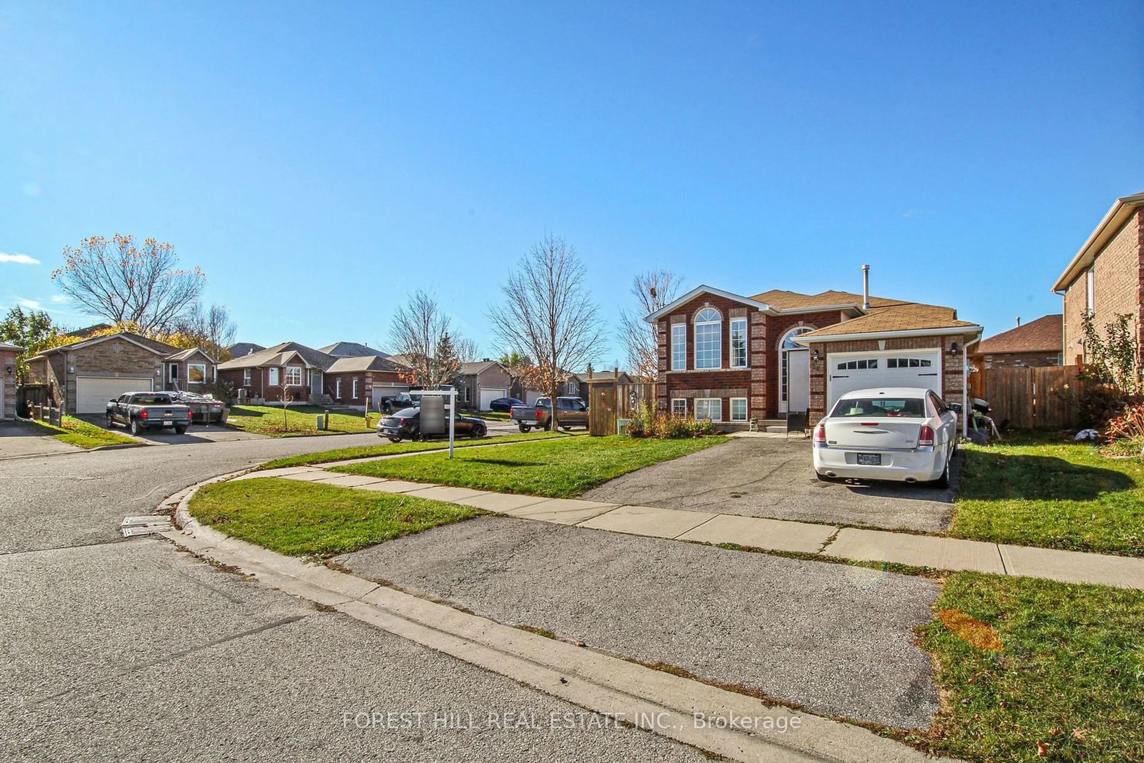 A pic from outside/outdoor area/front of a property/back of a property/a pic from drone, street for 26 Quinlan Rd, Barrie Ontario L4M 7B1