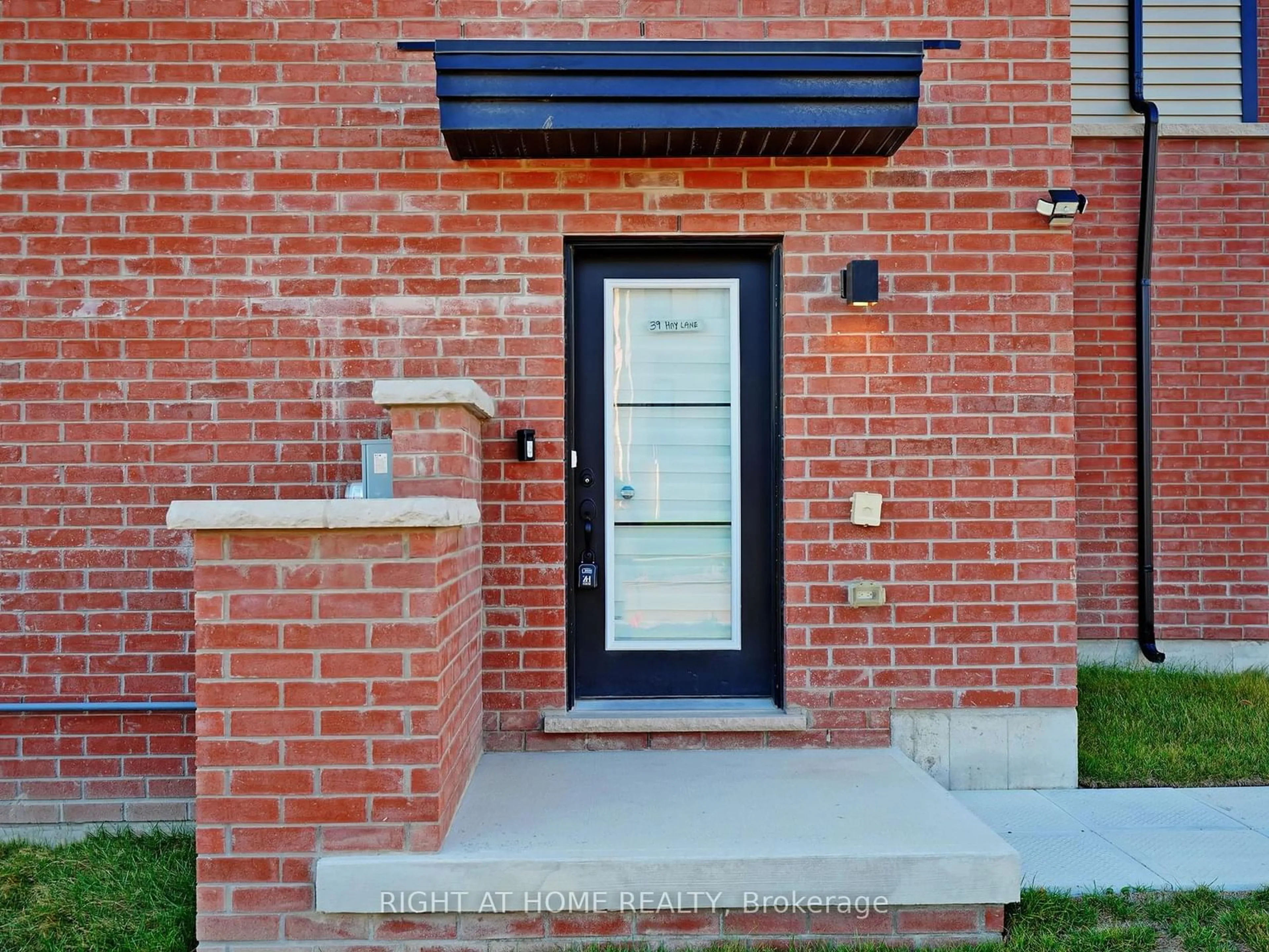 Home with brick exterior material, street for 39 Hay Lane, Barrie Ontario L9J 0T8