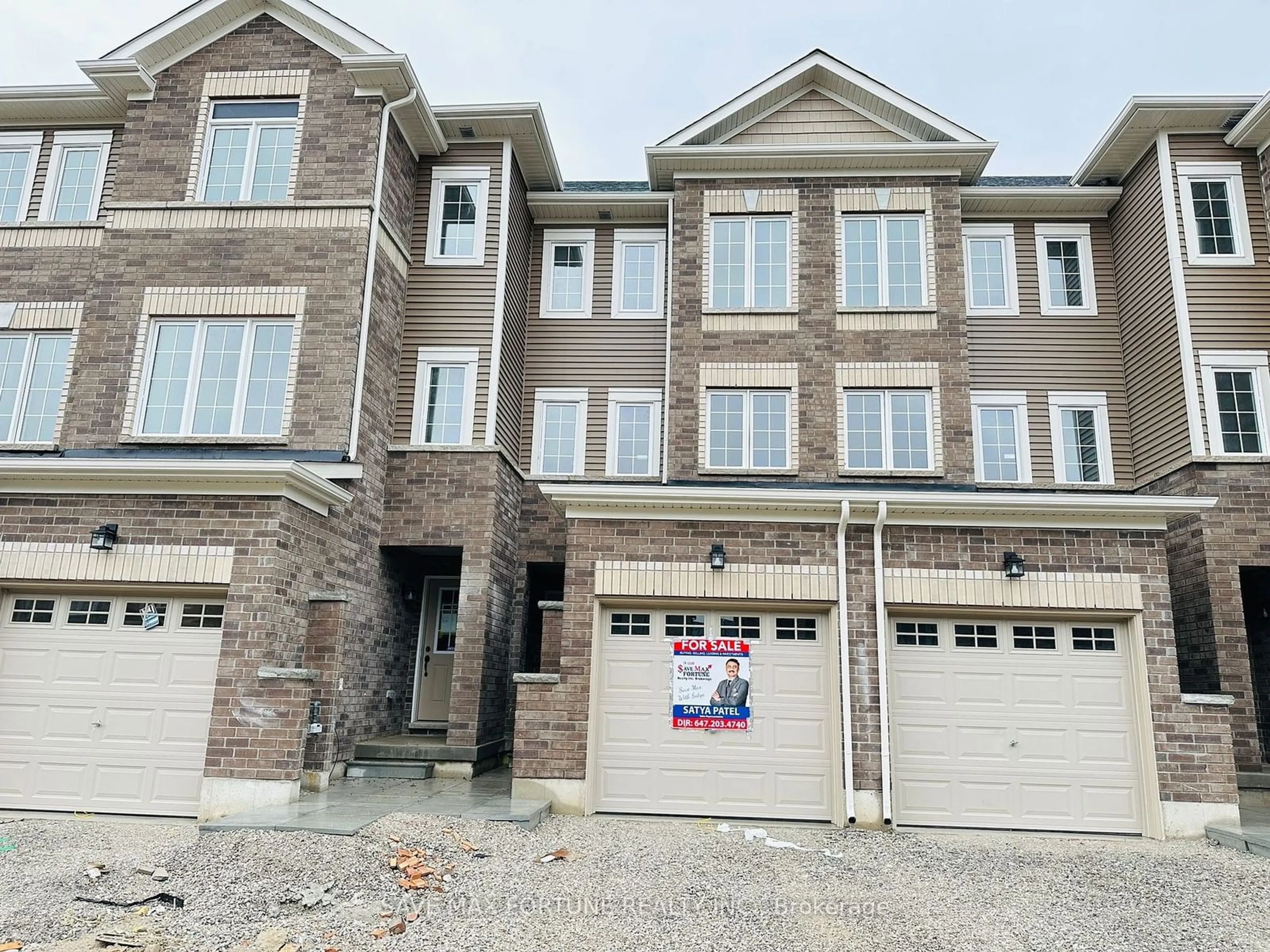 Home with brick exterior material, street for 15 Pumpkin Corner Cres, Barrie Ontario L9J 0T5