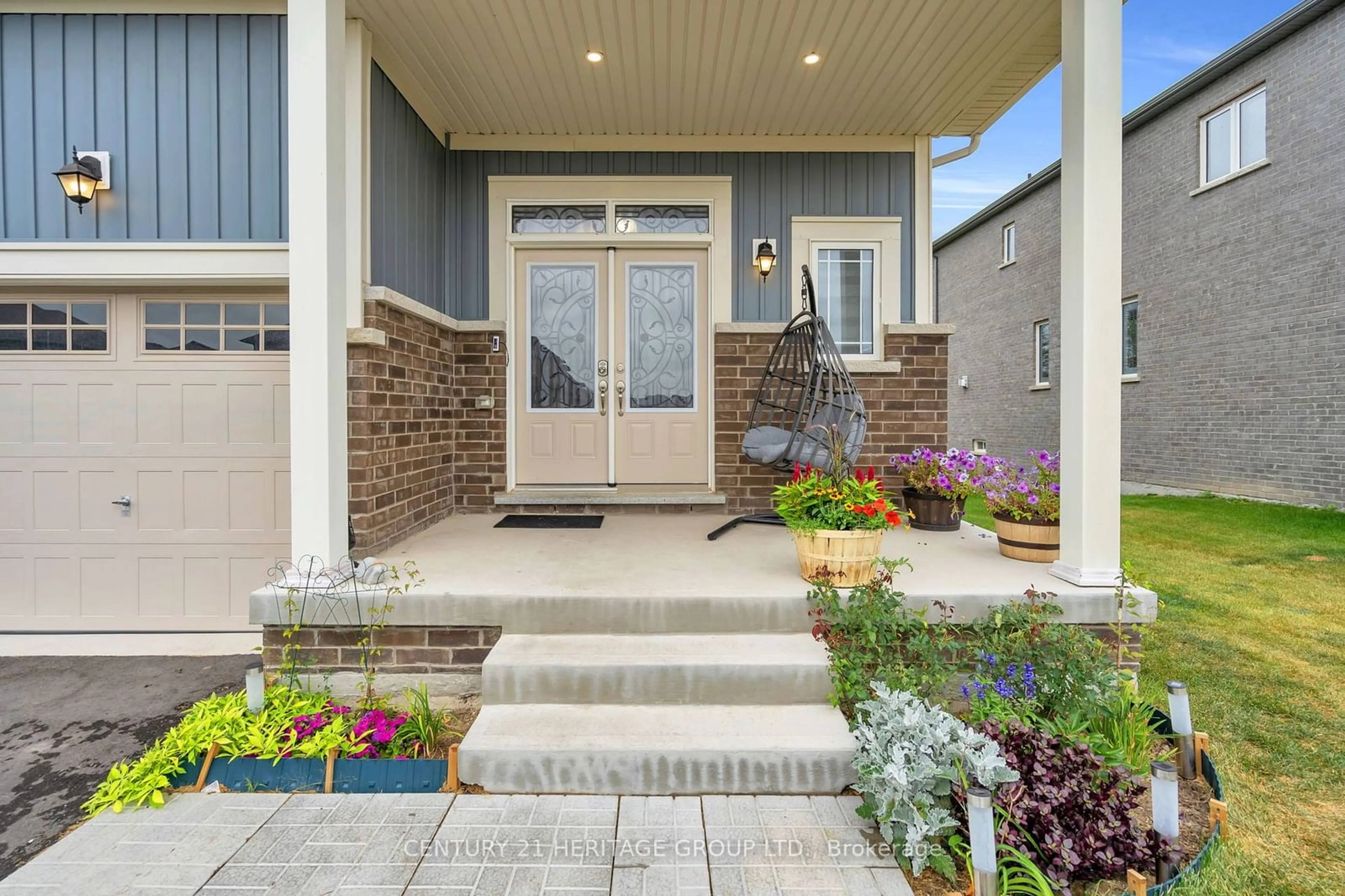 Indoor entryway for 47 Emerald St, Wasaga Beach Ontario L9Z 0K8