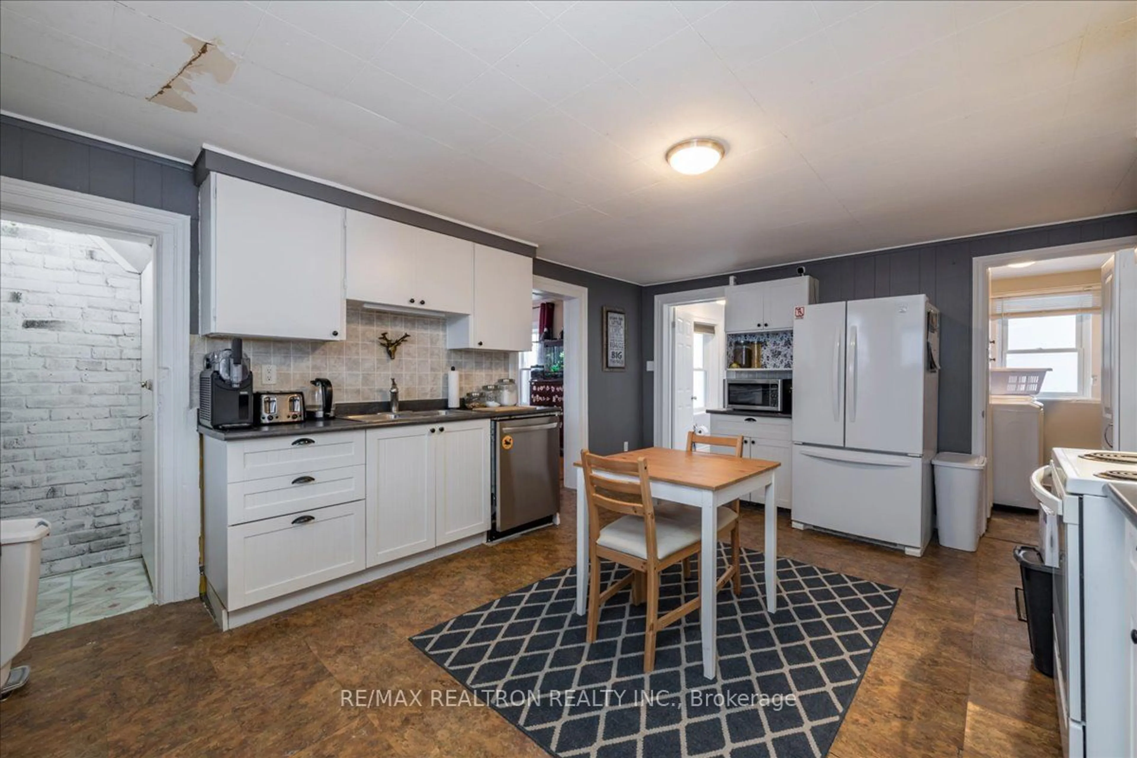 Open concept kitchen, unknown for 86 Henry St, Barrie Ontario L4N 1C8