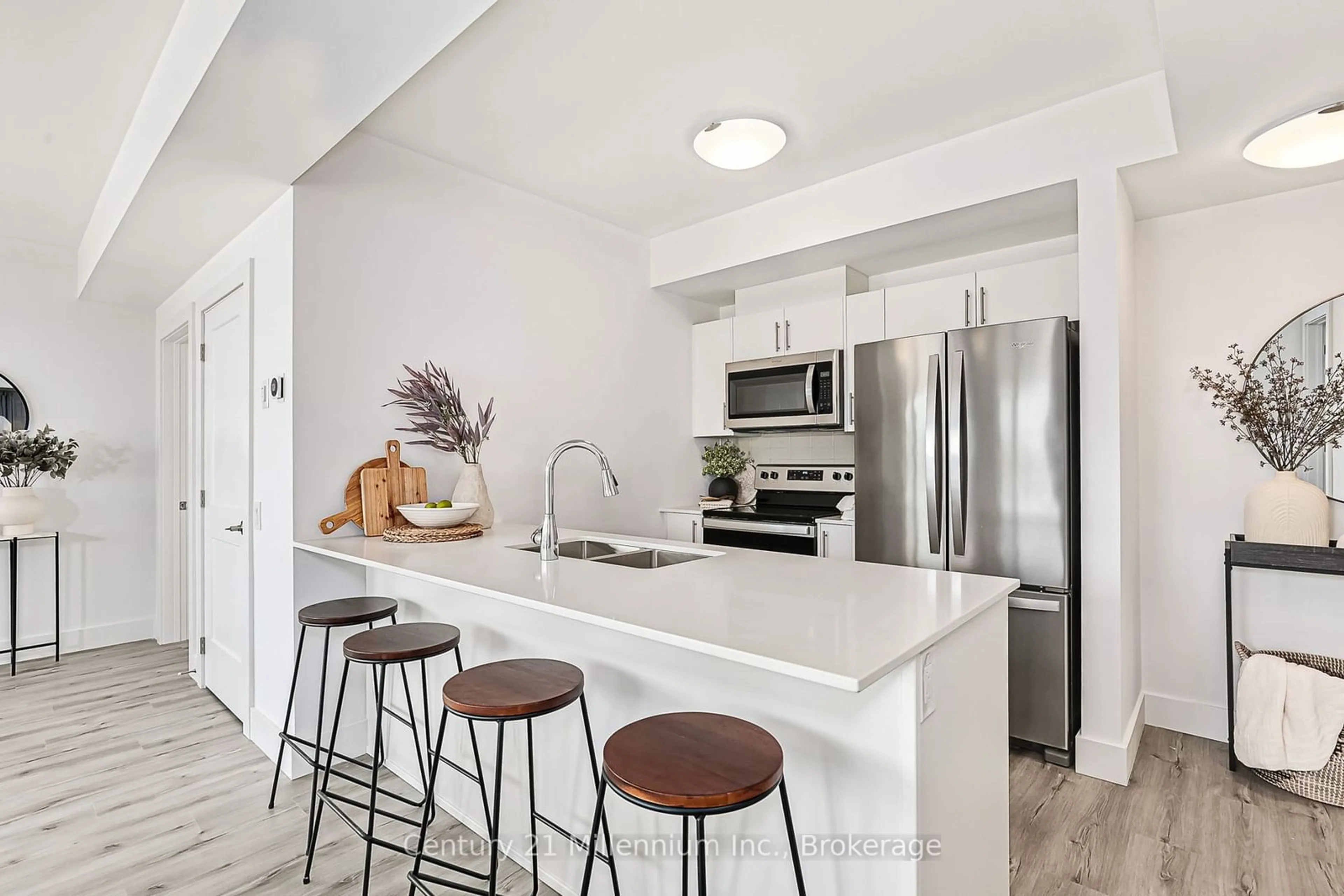 Open concept kitchen, unknown for 4 Kimberly Lane #324, Collingwood Ontario L9Y 5T6