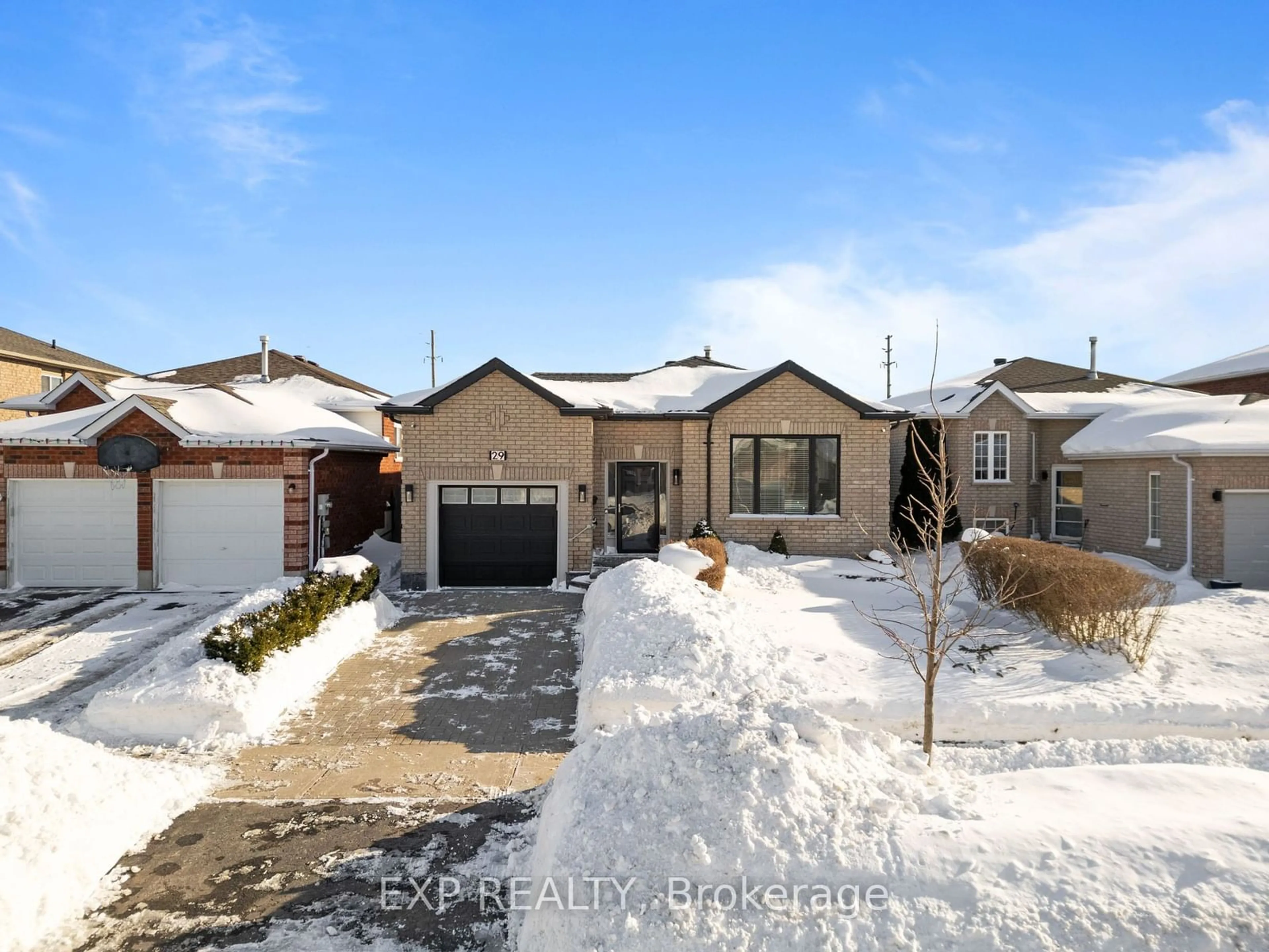 A pic from outside/outdoor area/front of a property/back of a property/a pic from drone, street for 29 Nicole Marie Ave, Barrie Ontario L4M 6Z1