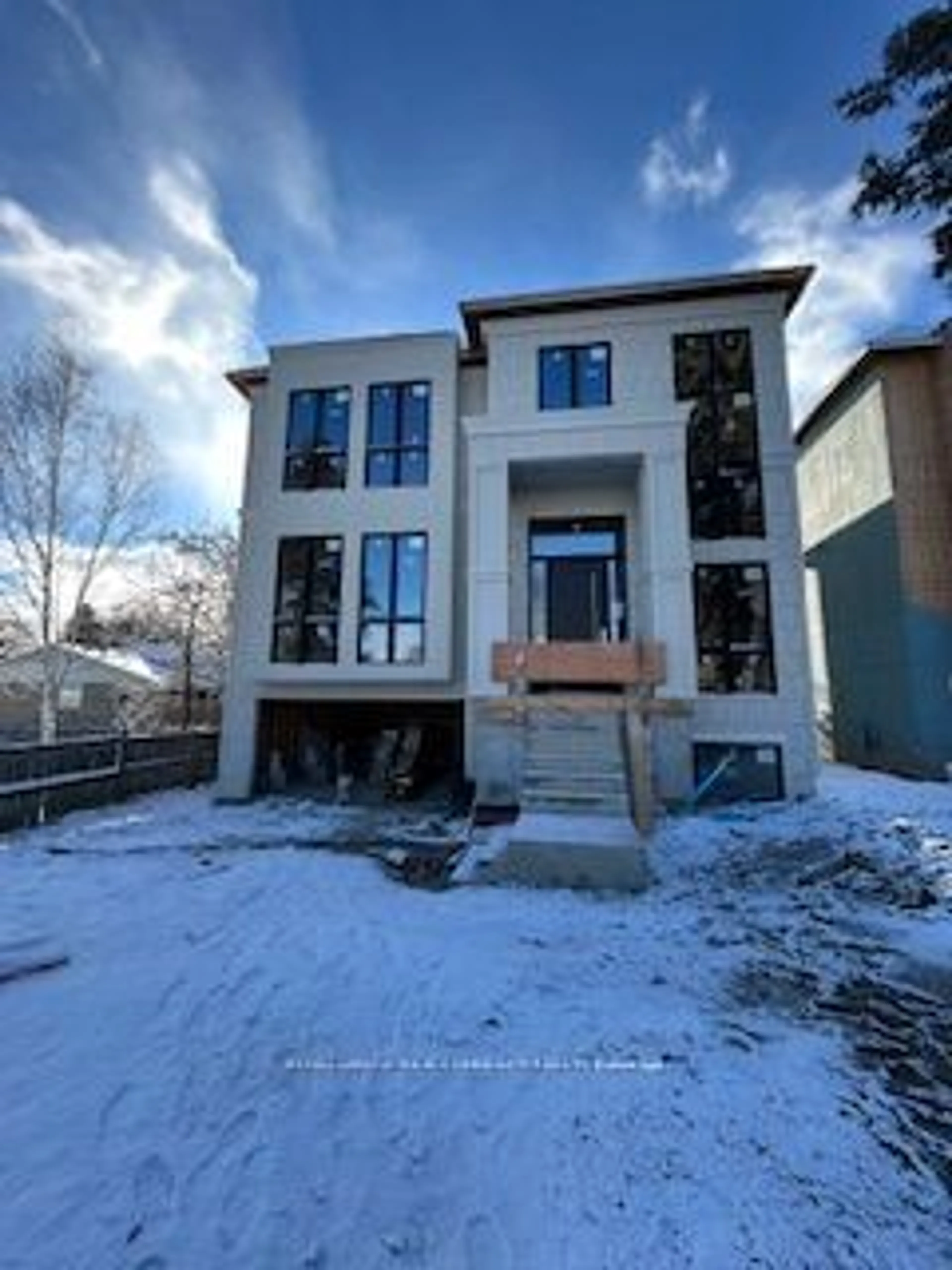 Home with brick exterior material, building for 55 Little Ave, Barrie Ontario L4N 2Z4