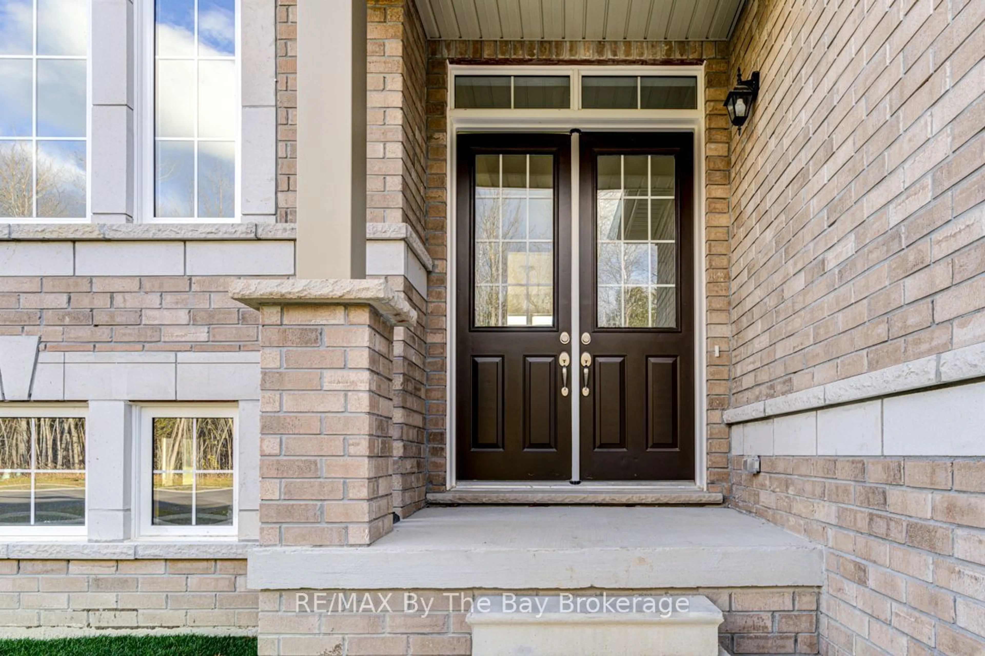 Indoor entryway for 162 Mapleside Dr, Wasaga Beach Ontario L9Z 0L4