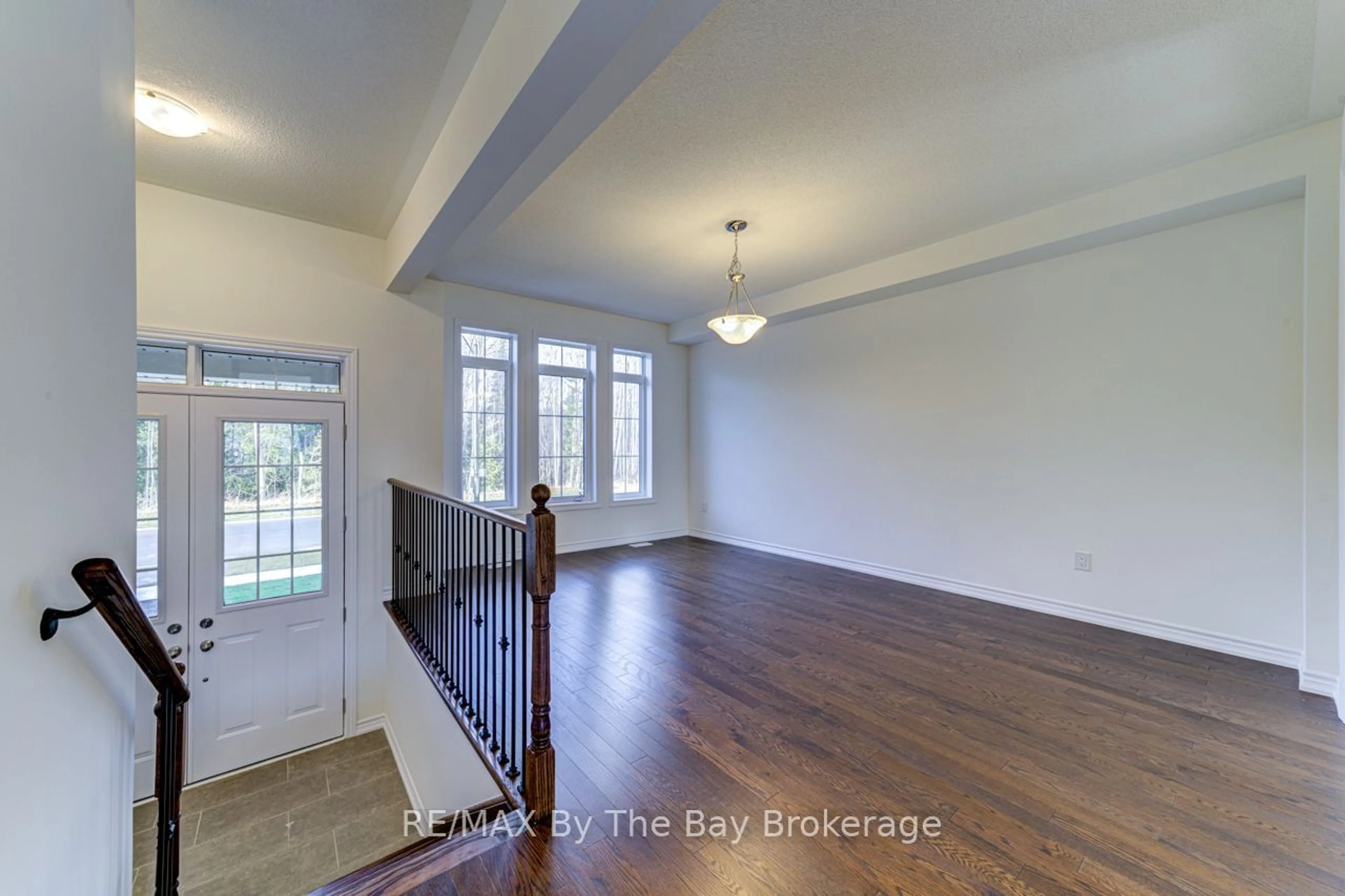 Indoor entryway for 162 Mapleside Dr, Wasaga Beach Ontario L9Z 0L4