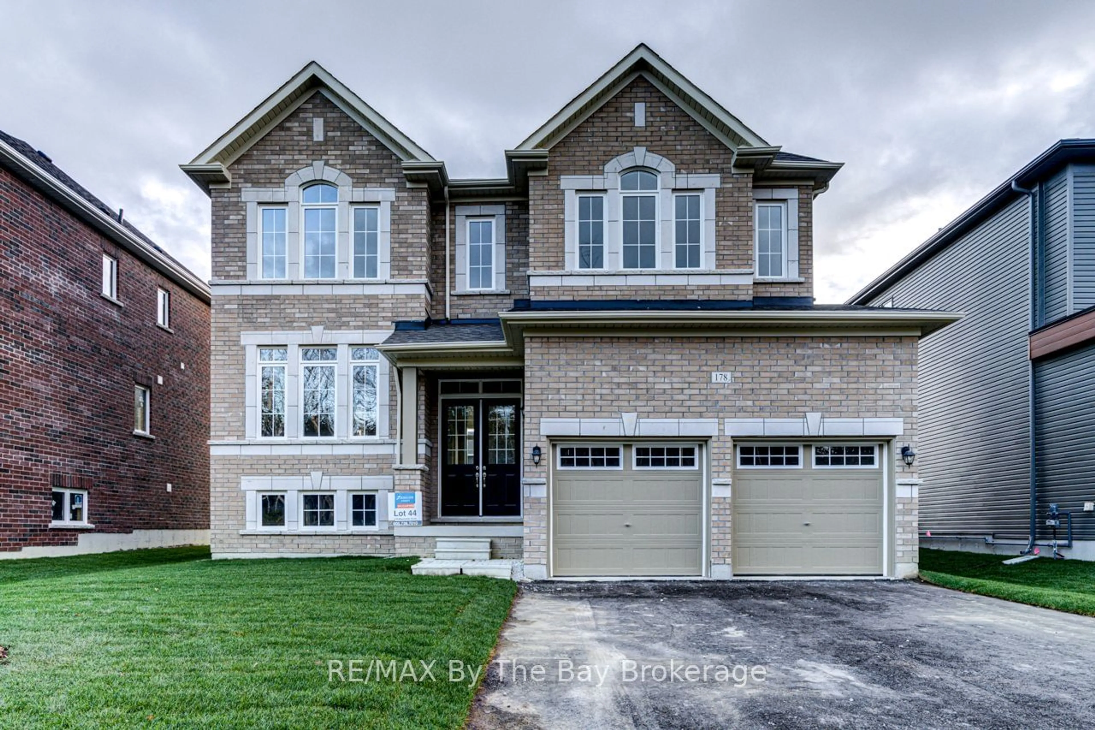 Home with brick exterior material, street for 178 Mapleside Dr, Wasaga Beach Ontario L9Z 0L4