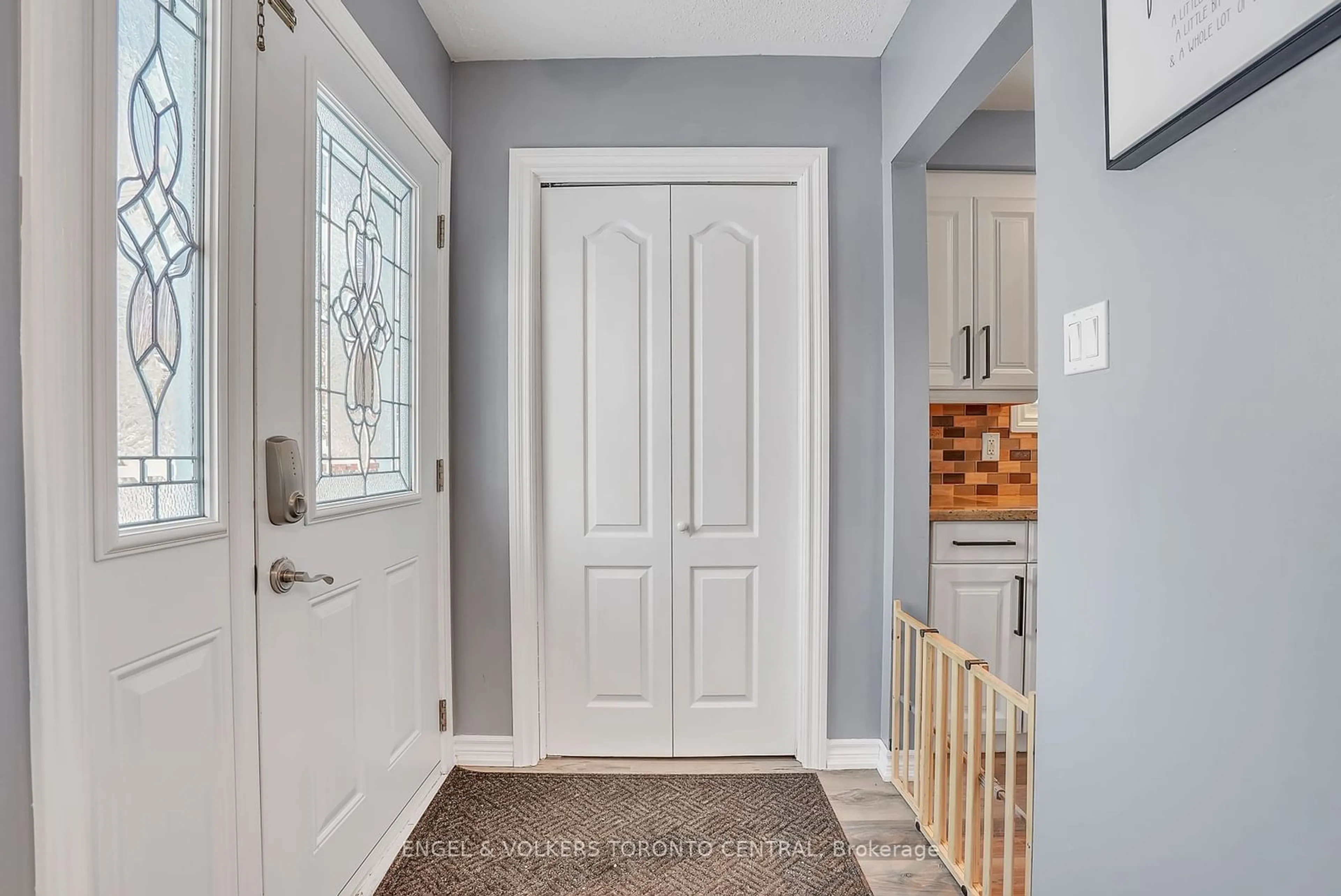 Indoor entryway for 39 Bernick Dr, Barrie Ontario L4M 5C1