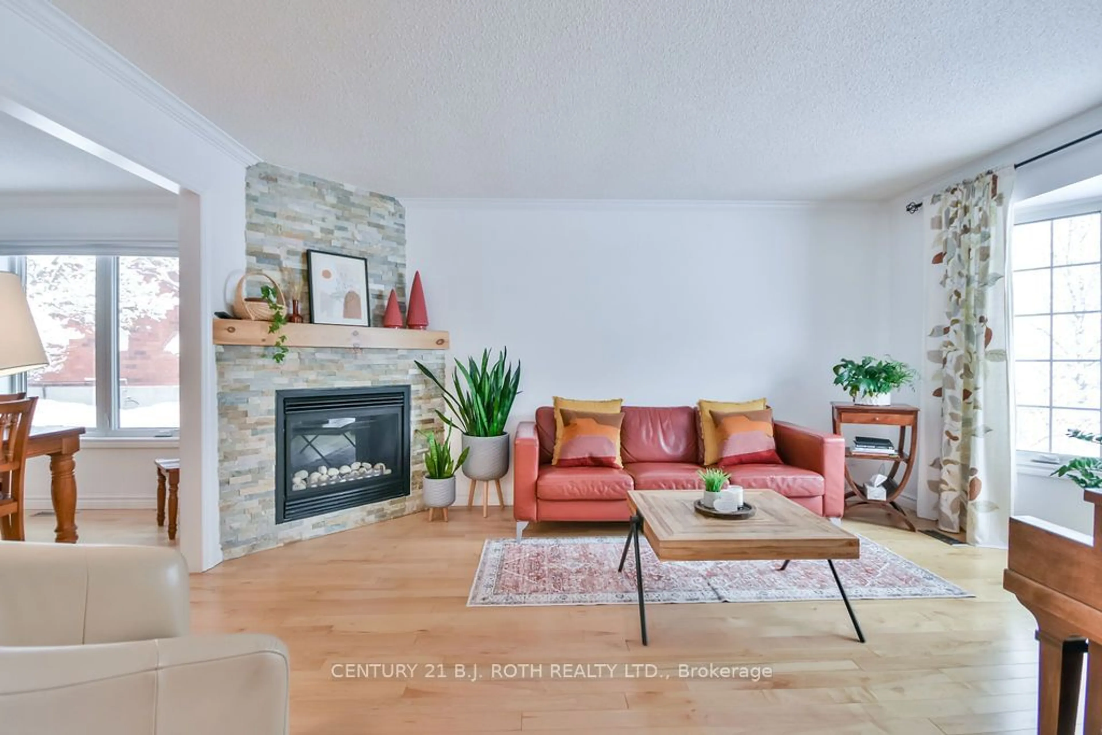 Living room with furniture, unknown for 14 Gibbon Dr, Barrie Ontario L4N 6G3