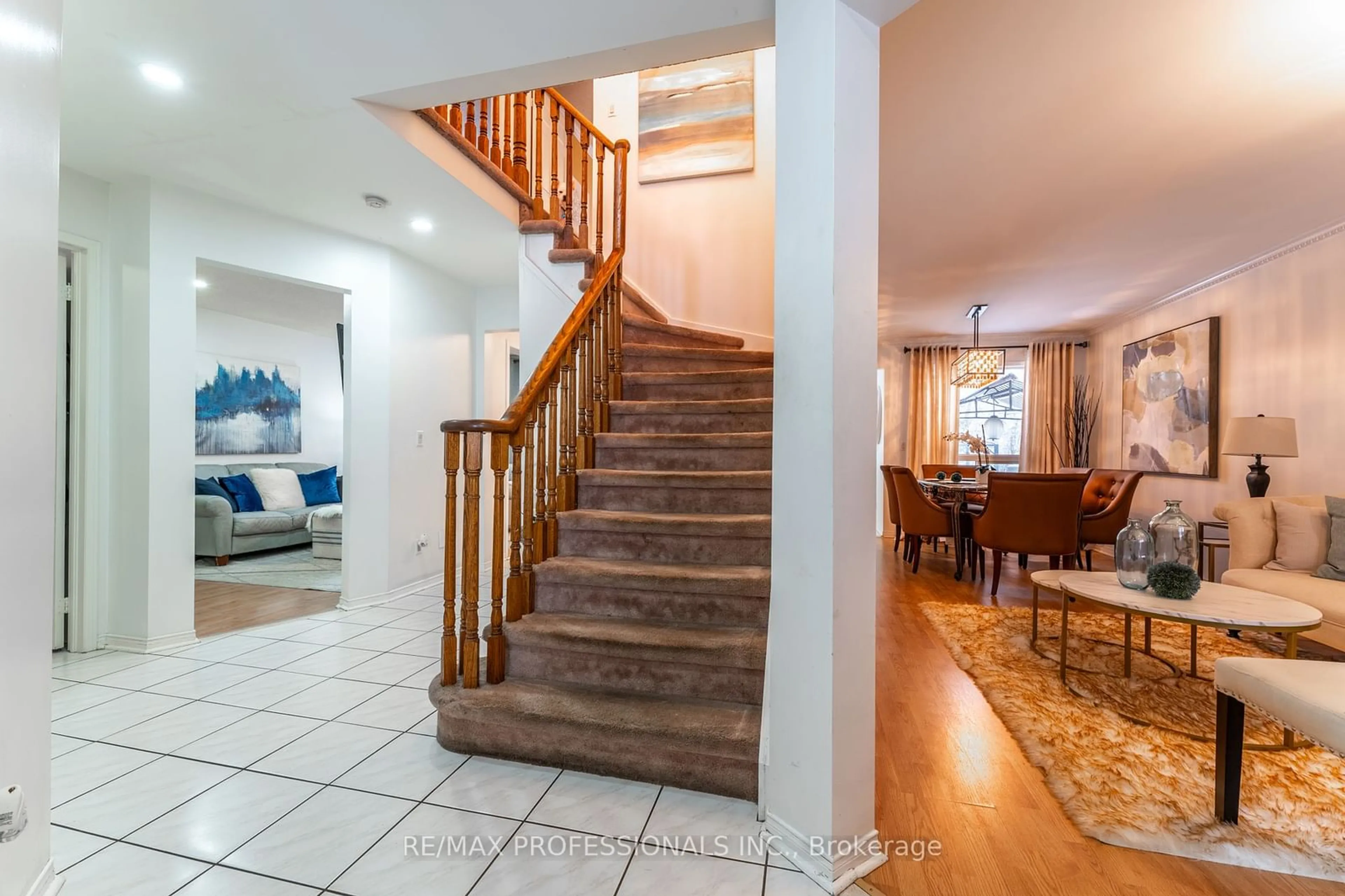 Indoor foyer for 3 Twiss Dr, Barrie Ontario L4N 8P3