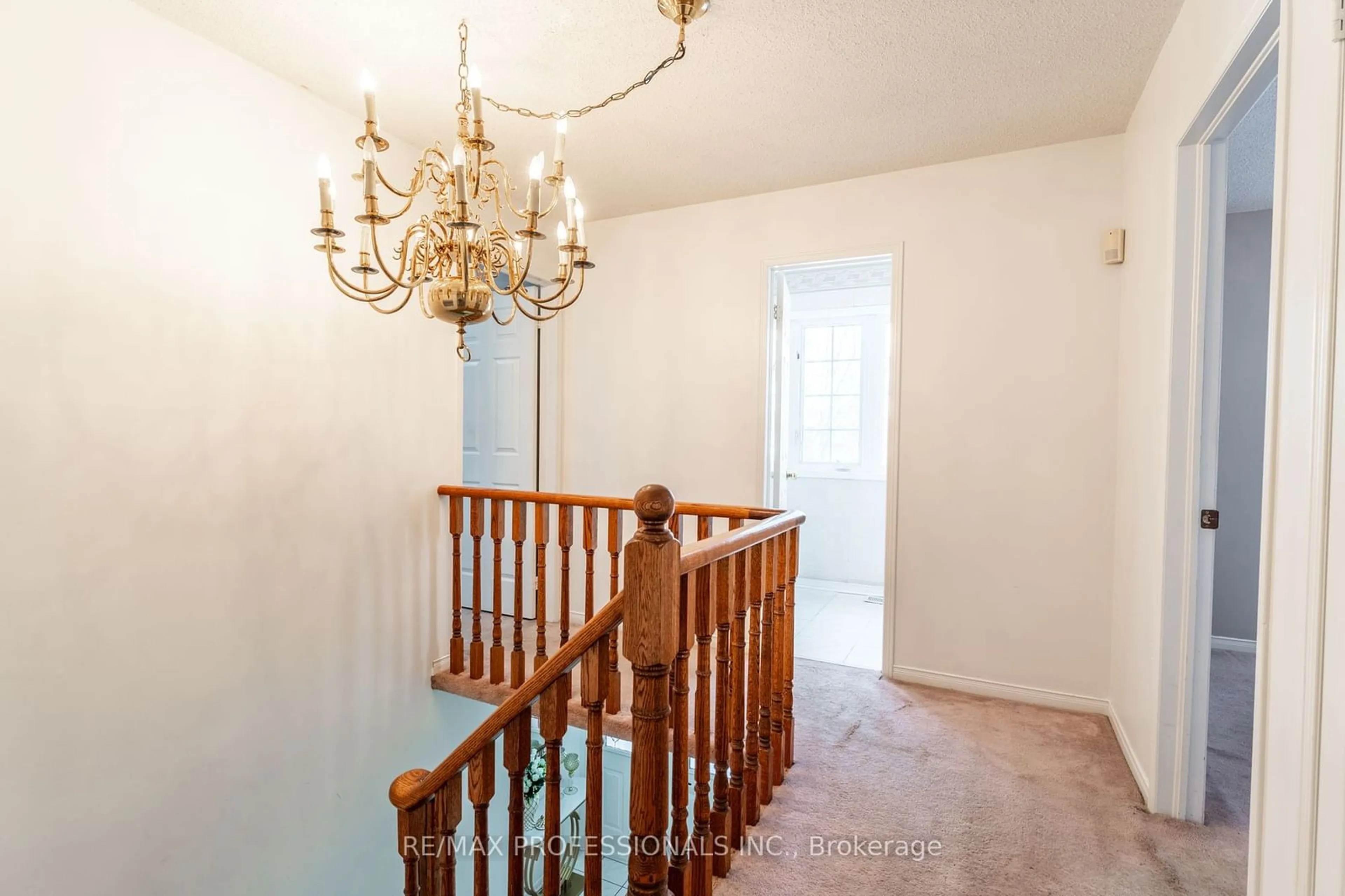 Indoor foyer for 3 Twiss Dr, Barrie Ontario L4N 8P3