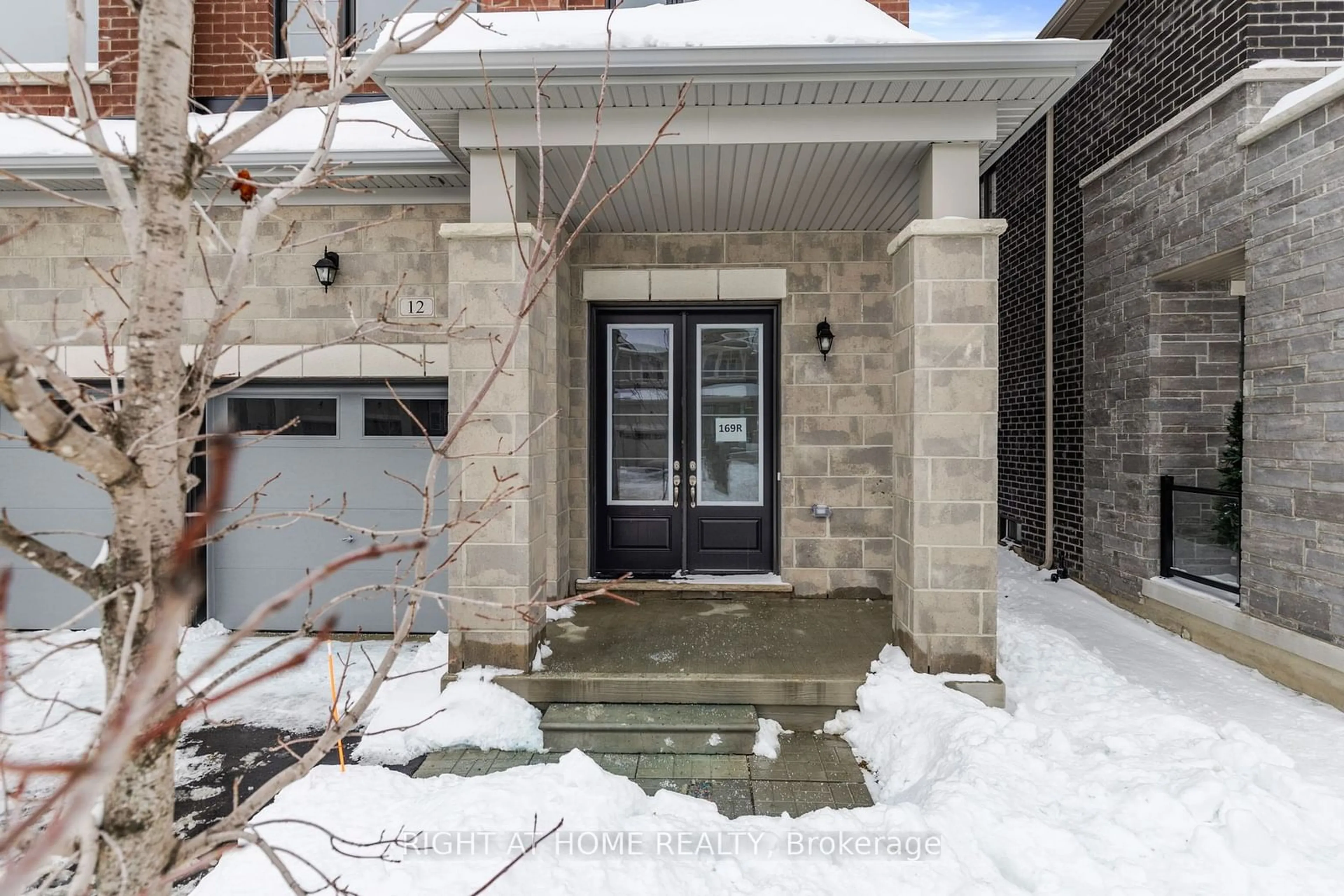 Indoor entryway for 12 Sassafras Rd, Springwater Ontario L0L 1Y3