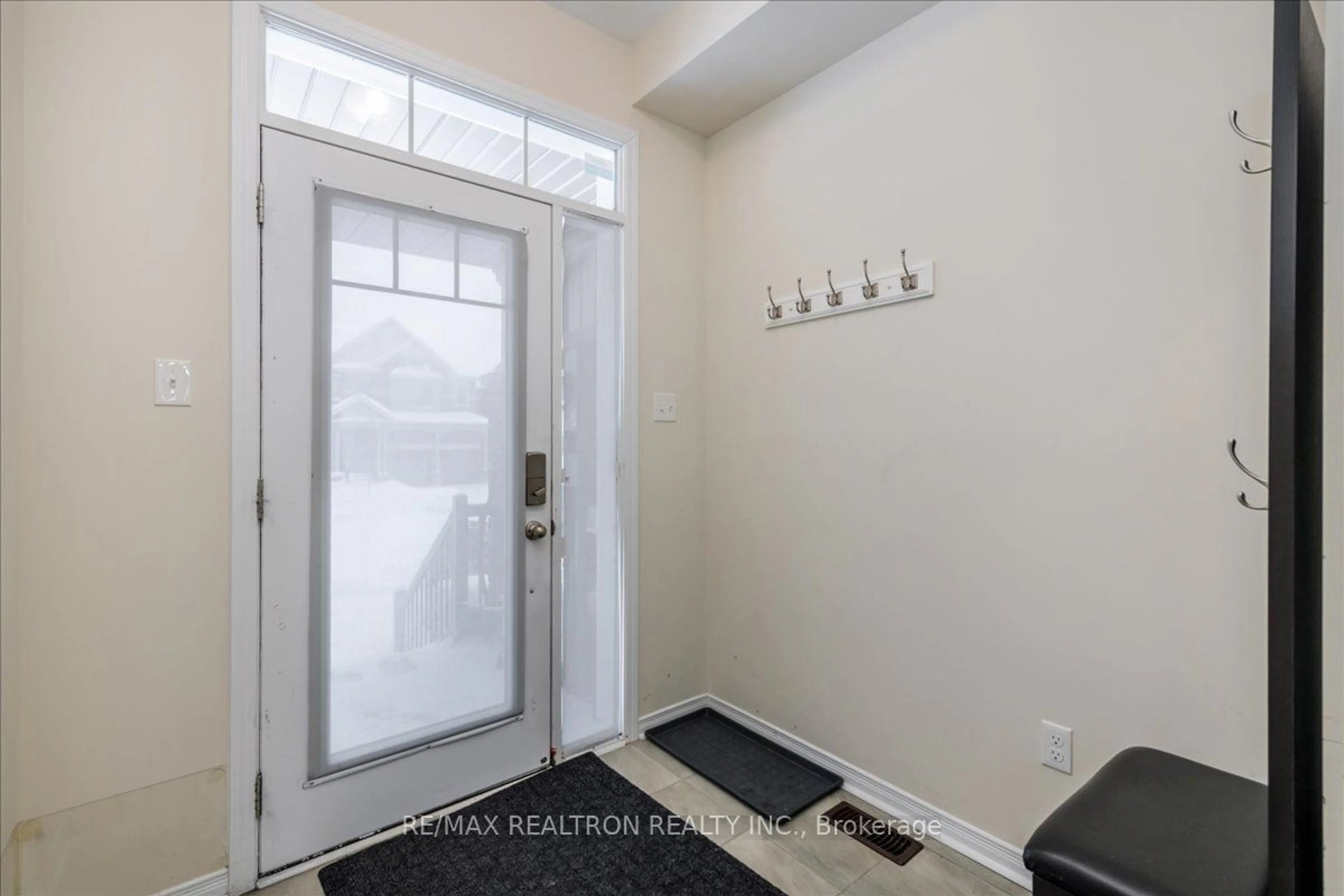 Indoor entryway for 48 Portland St, Collingwood Ontario L9Y 0W9