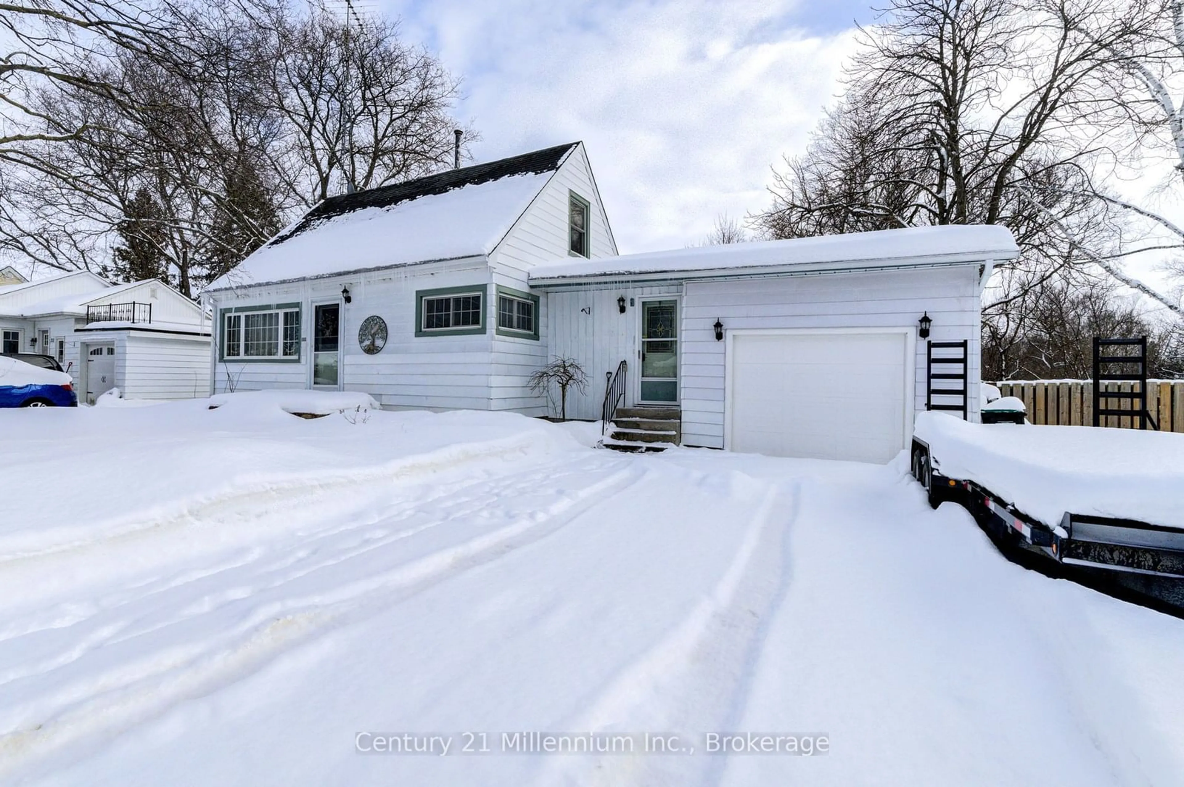 A pic from outside/outdoor area/front of a property/back of a property/a pic from drone, street for 209 Kirkwood Dr, Clearview Ontario L0M 1S0