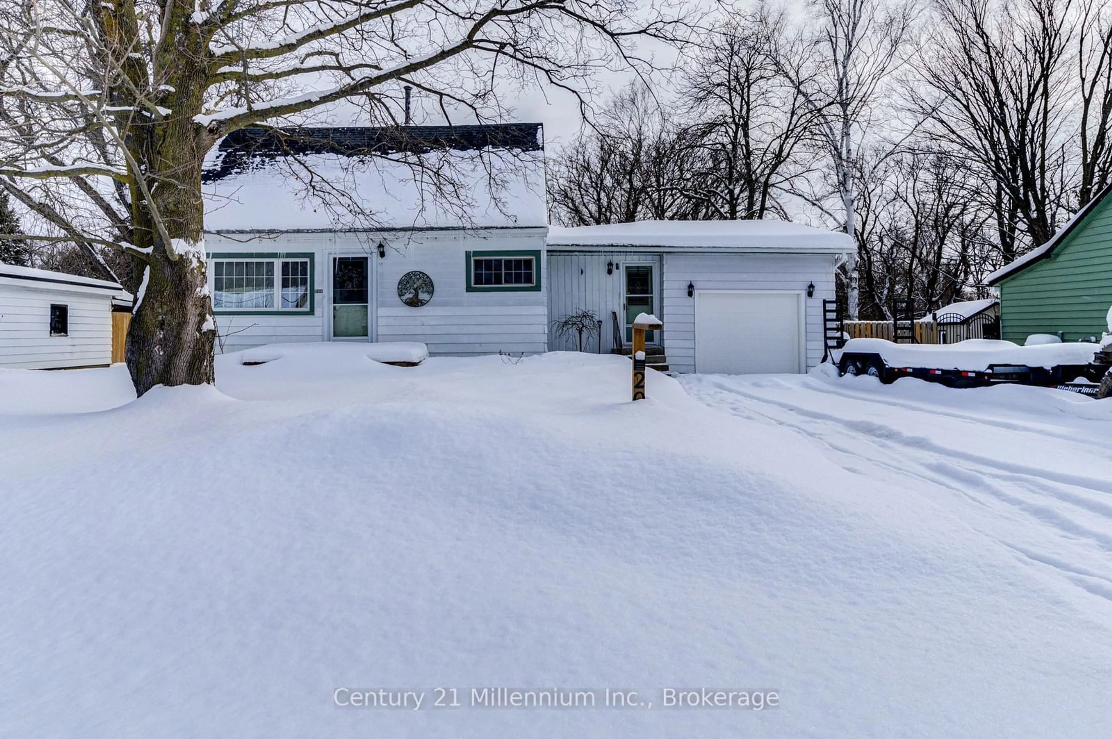 A pic from outside/outdoor area/front of a property/back of a property/a pic from drone, street for 209 Kirkwood Dr, Clearview Ontario L0M 1S0