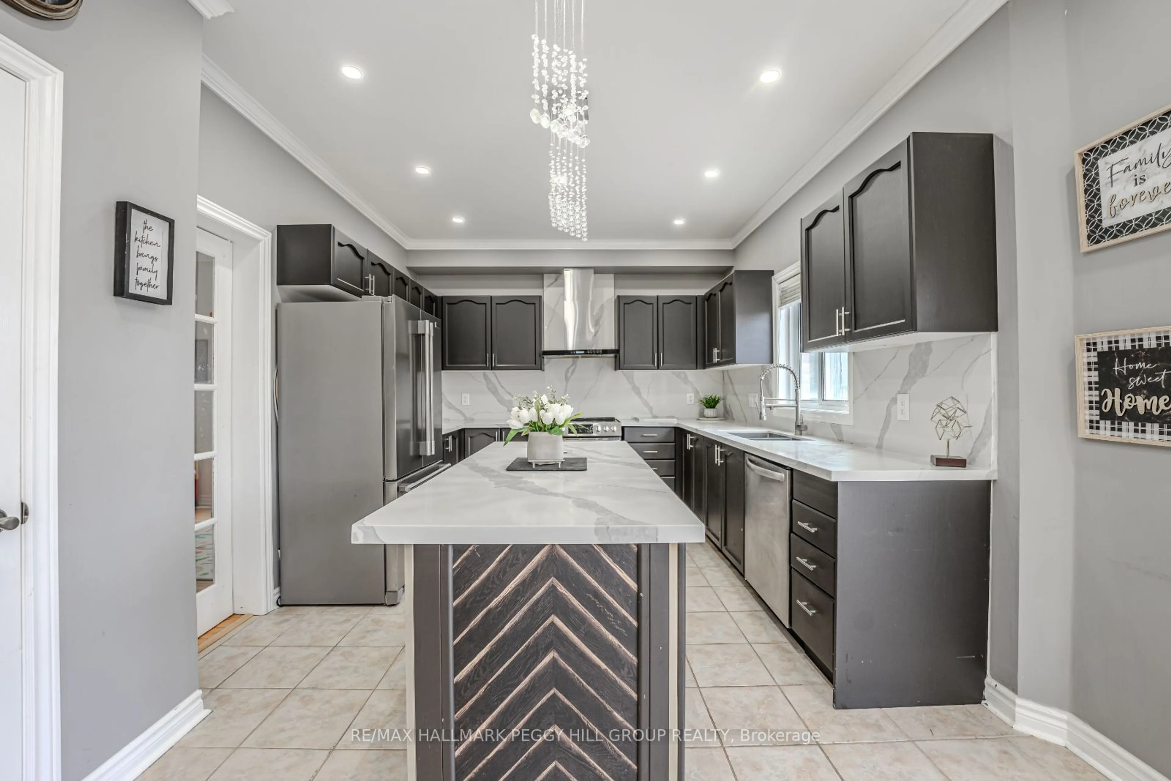 Contemporary kitchen, ceramic/tile floor for 61 Carley Cres, Barrie Ontario L4N 0M8