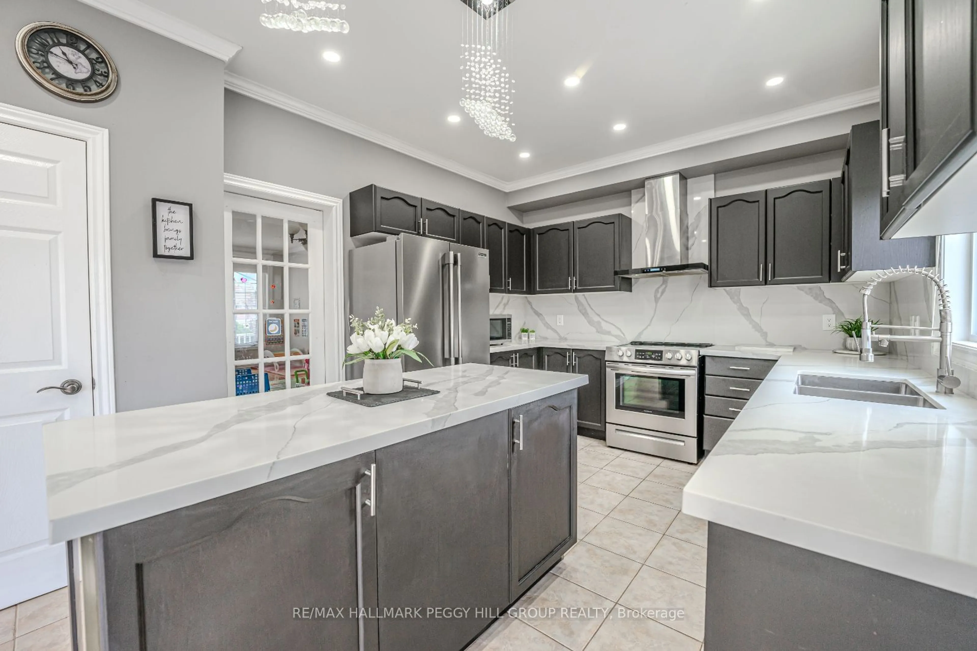 Contemporary kitchen, ceramic/tile floor for 61 Carley Cres, Barrie Ontario L4N 0M8