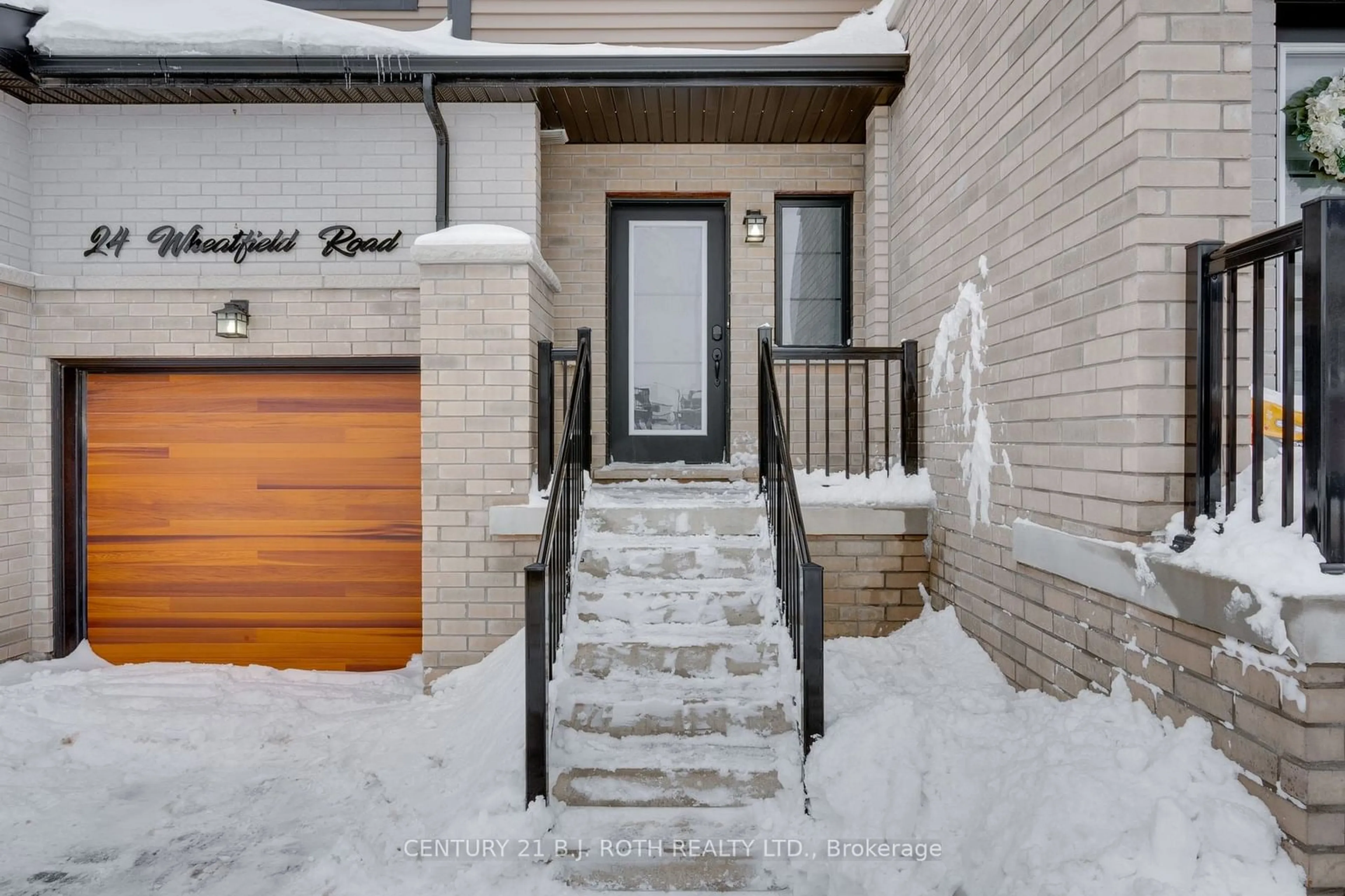 Indoor entryway for 24 Wheatfield Rd, Barrie Ontario L9J 0C2