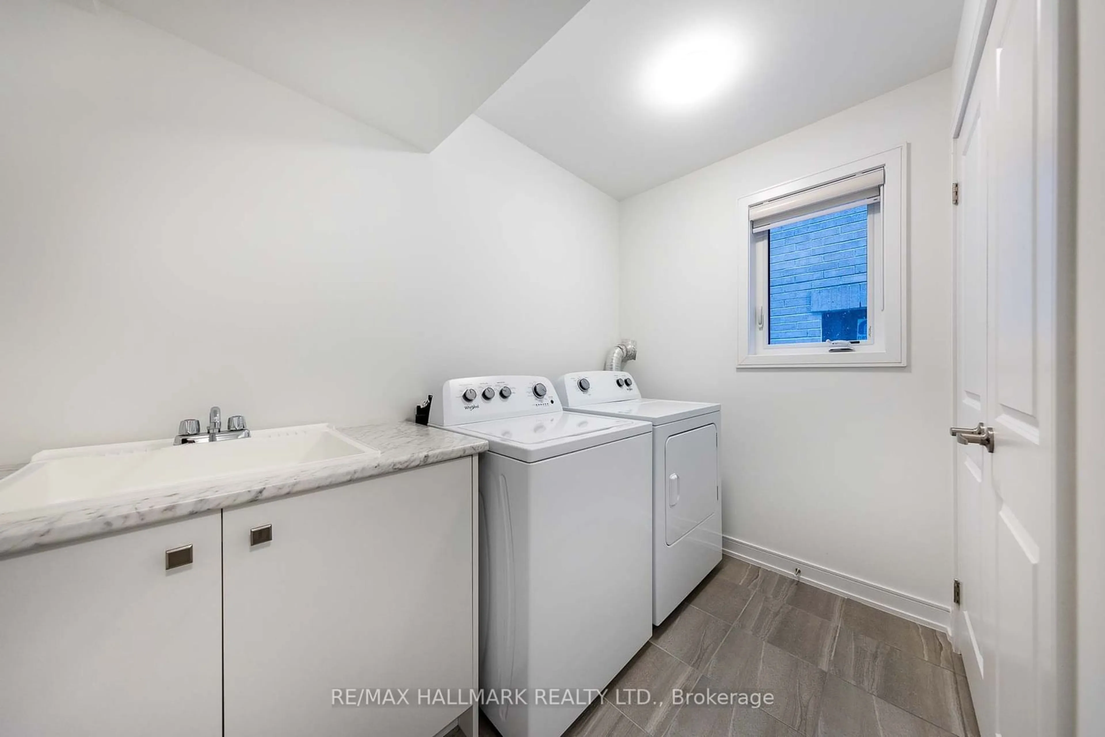 Laundry room for 18 Red Maple Lane, Barrie Ontario L9J 0N4