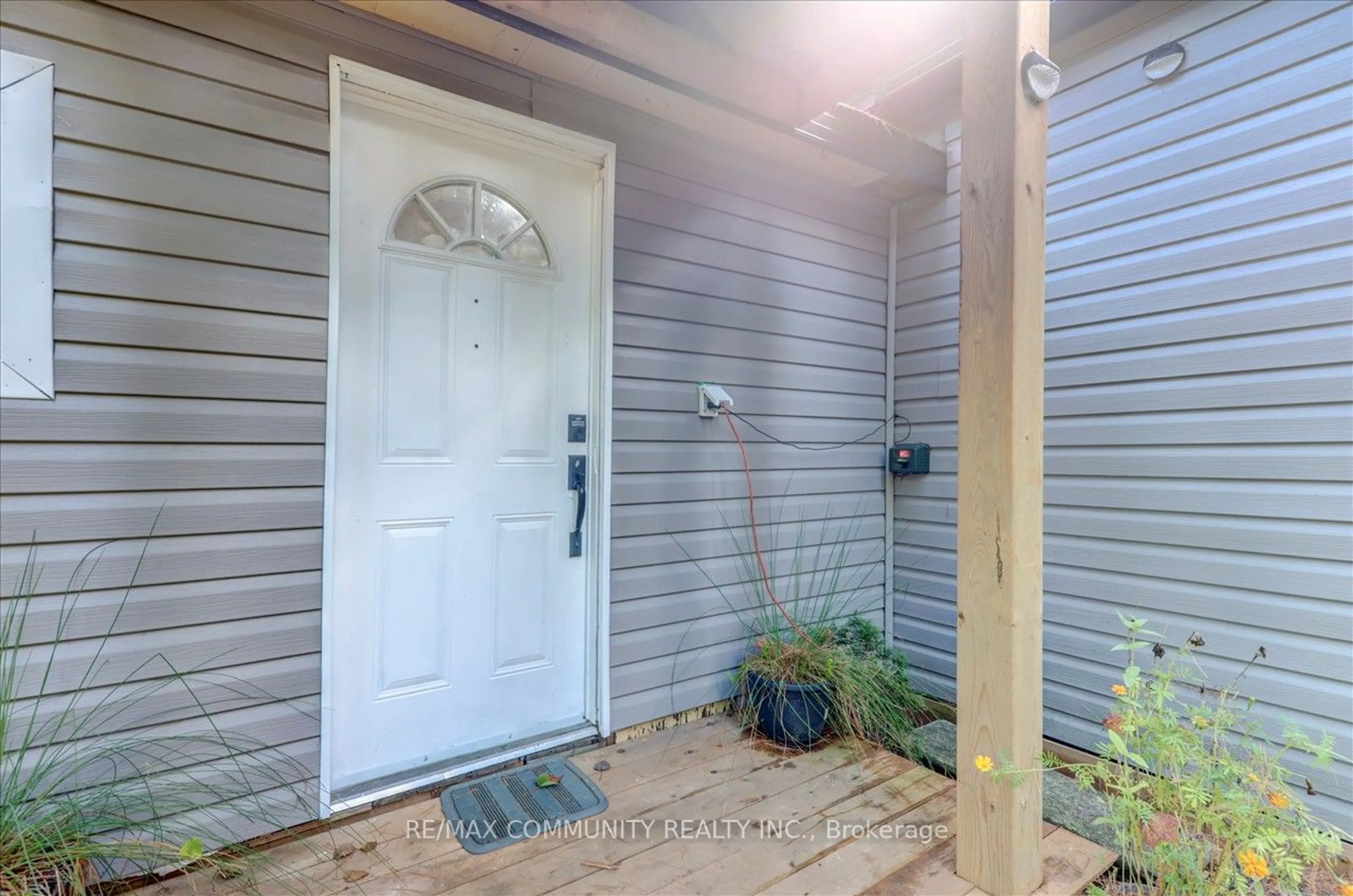 Indoor entryway for 4294 Canal Rd, Severn Ontario L0K 2B0