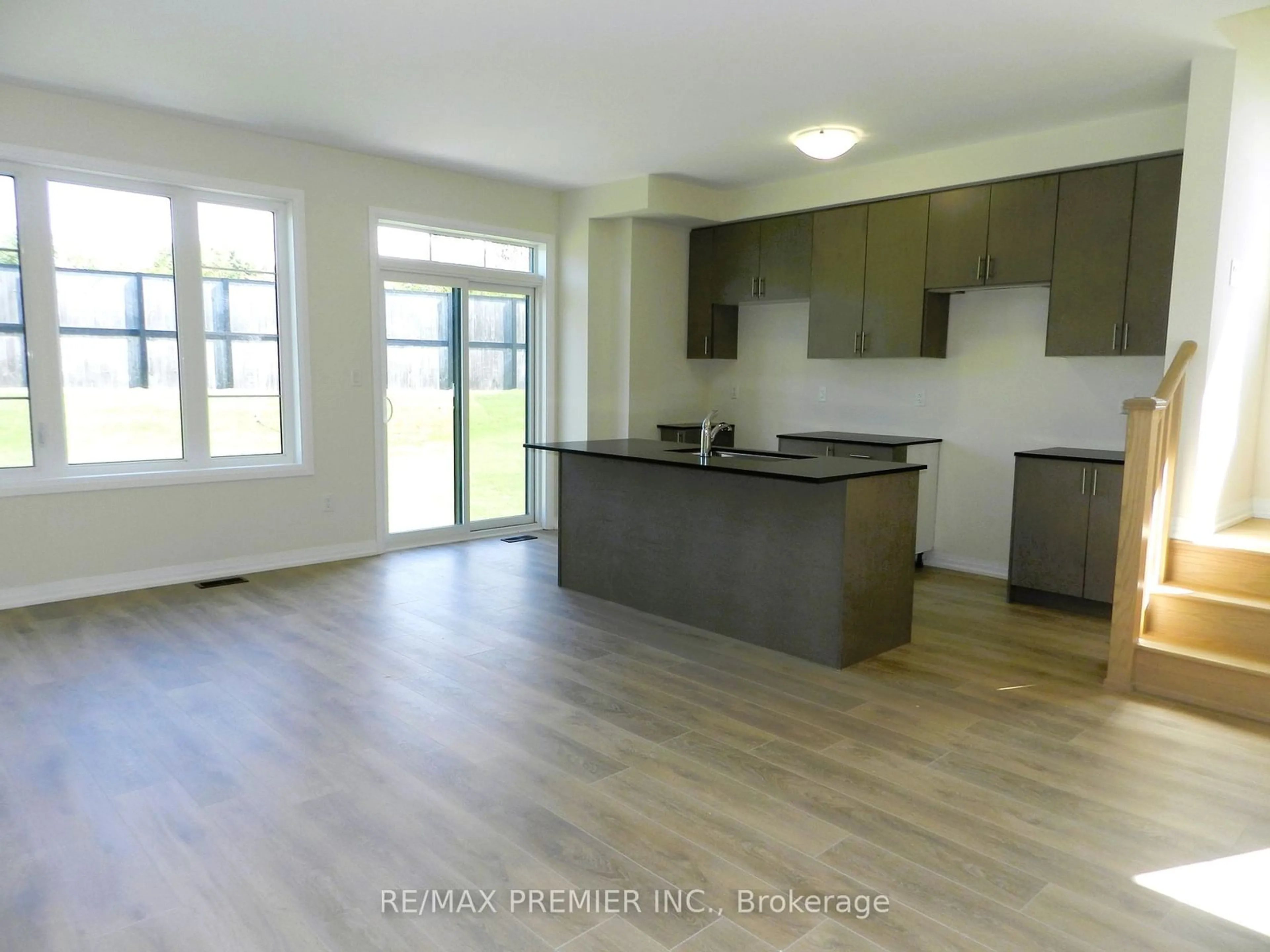 Open concept kitchen, unknown for 94 Turnberry Lane, Barrie Ontario L4N 6K7