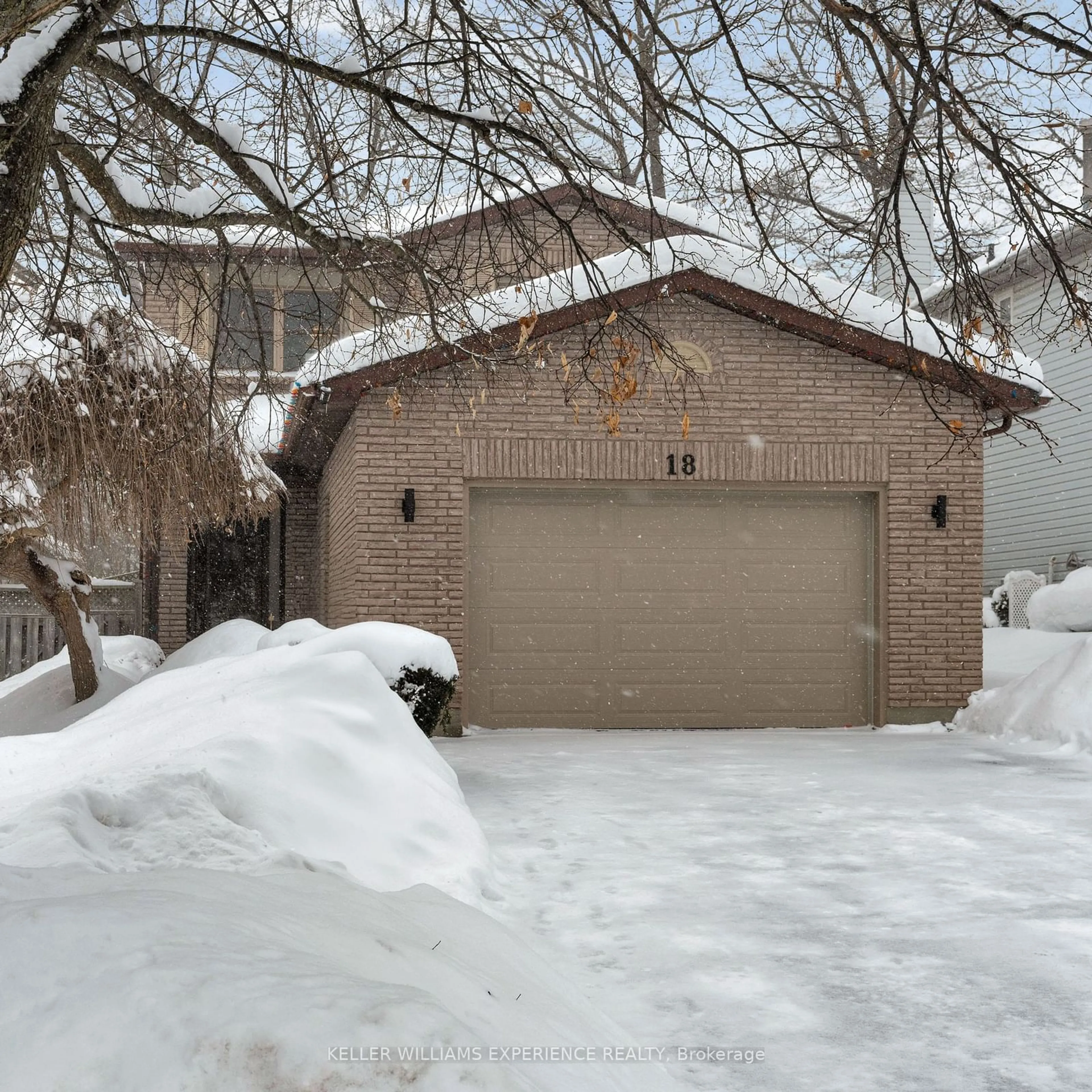 Indoor garage for 18 Carr Dr, Barrie Ontario L4N 6N3