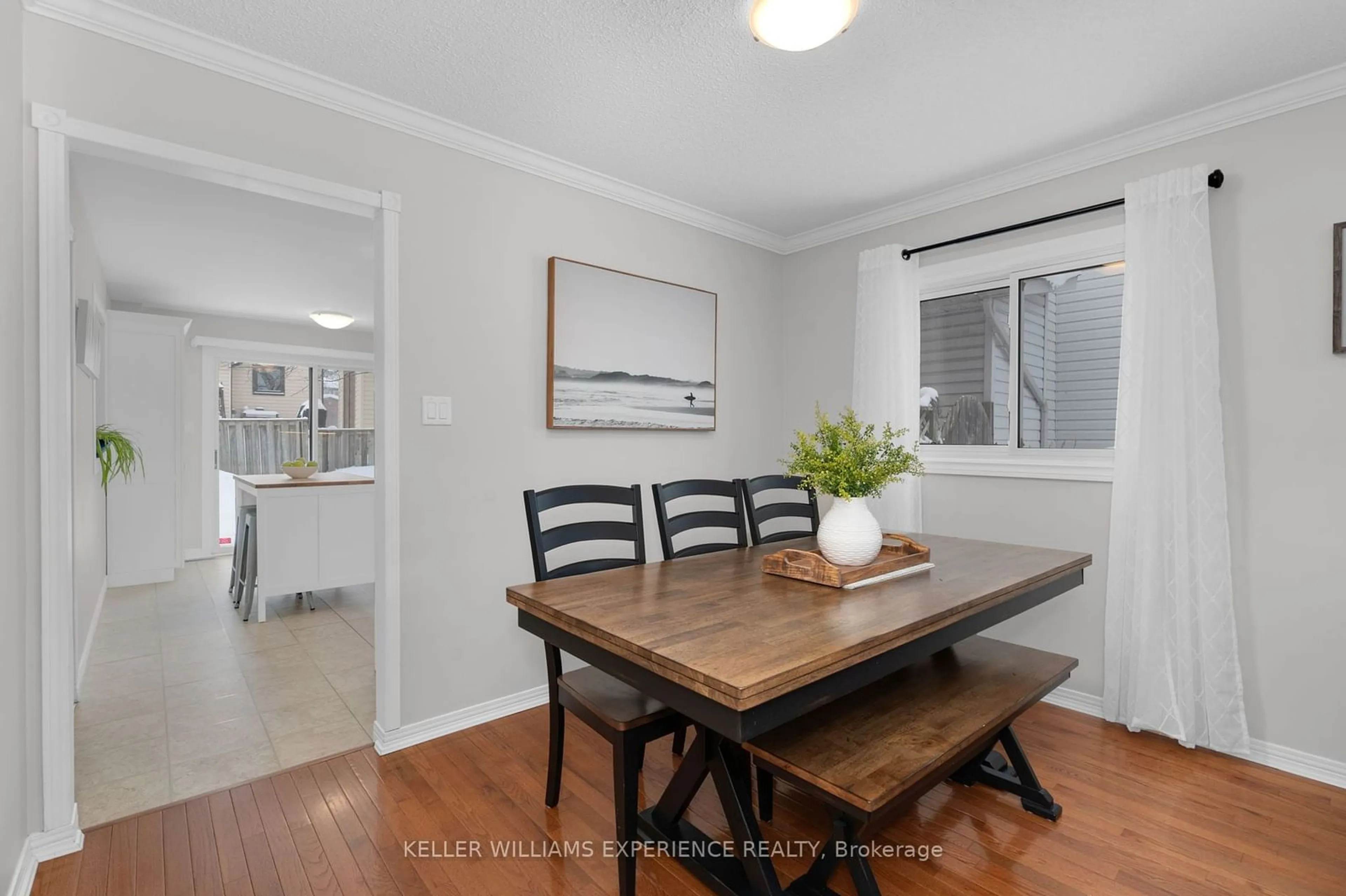 Dining room, wood/laminate floor for 18 Carr Dr, Barrie Ontario L4N 6N3