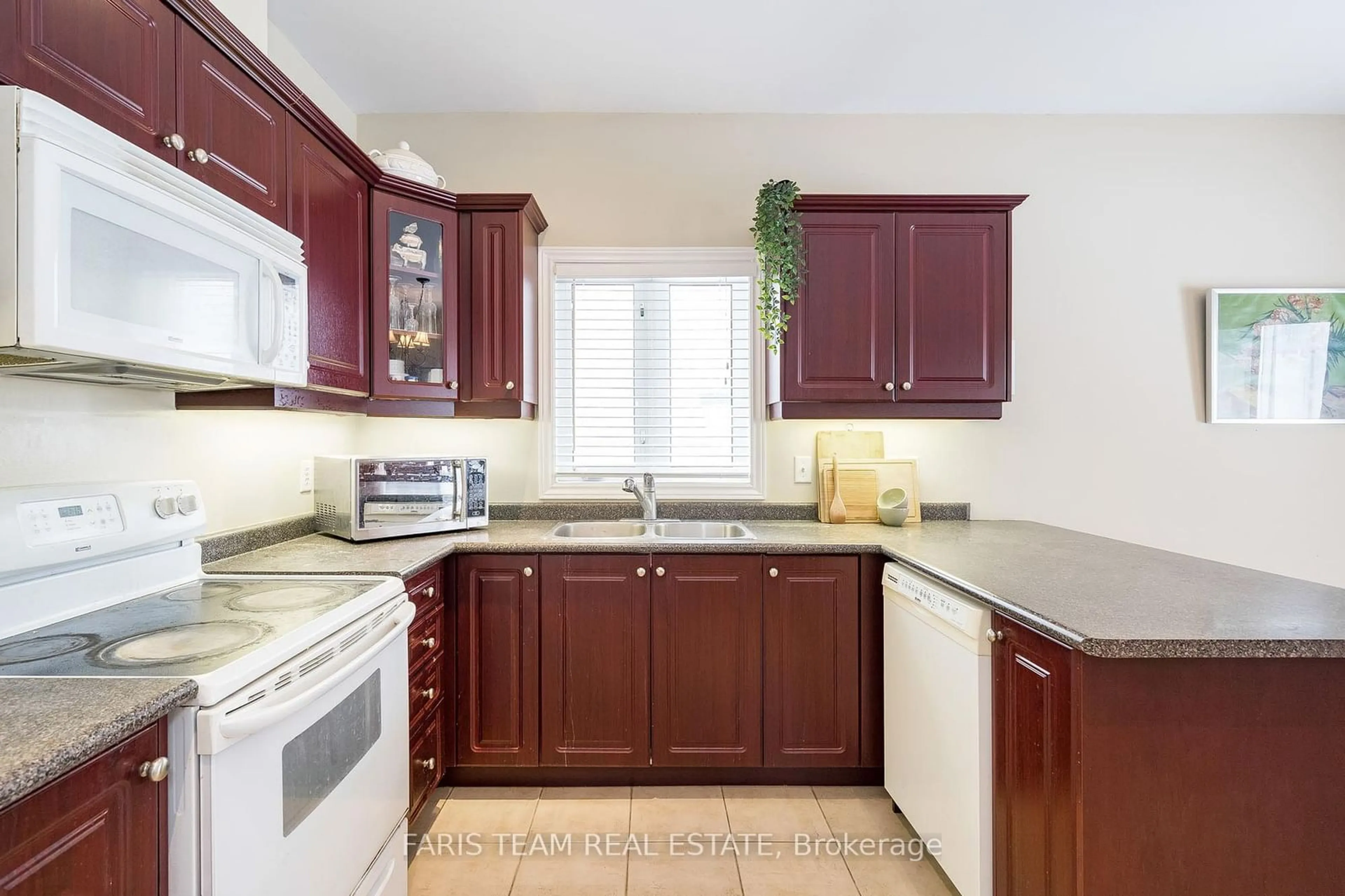 Standard kitchen, ceramic/tile floor for 40 Ruffet Dr, Barrie Ontario L4N 0P1