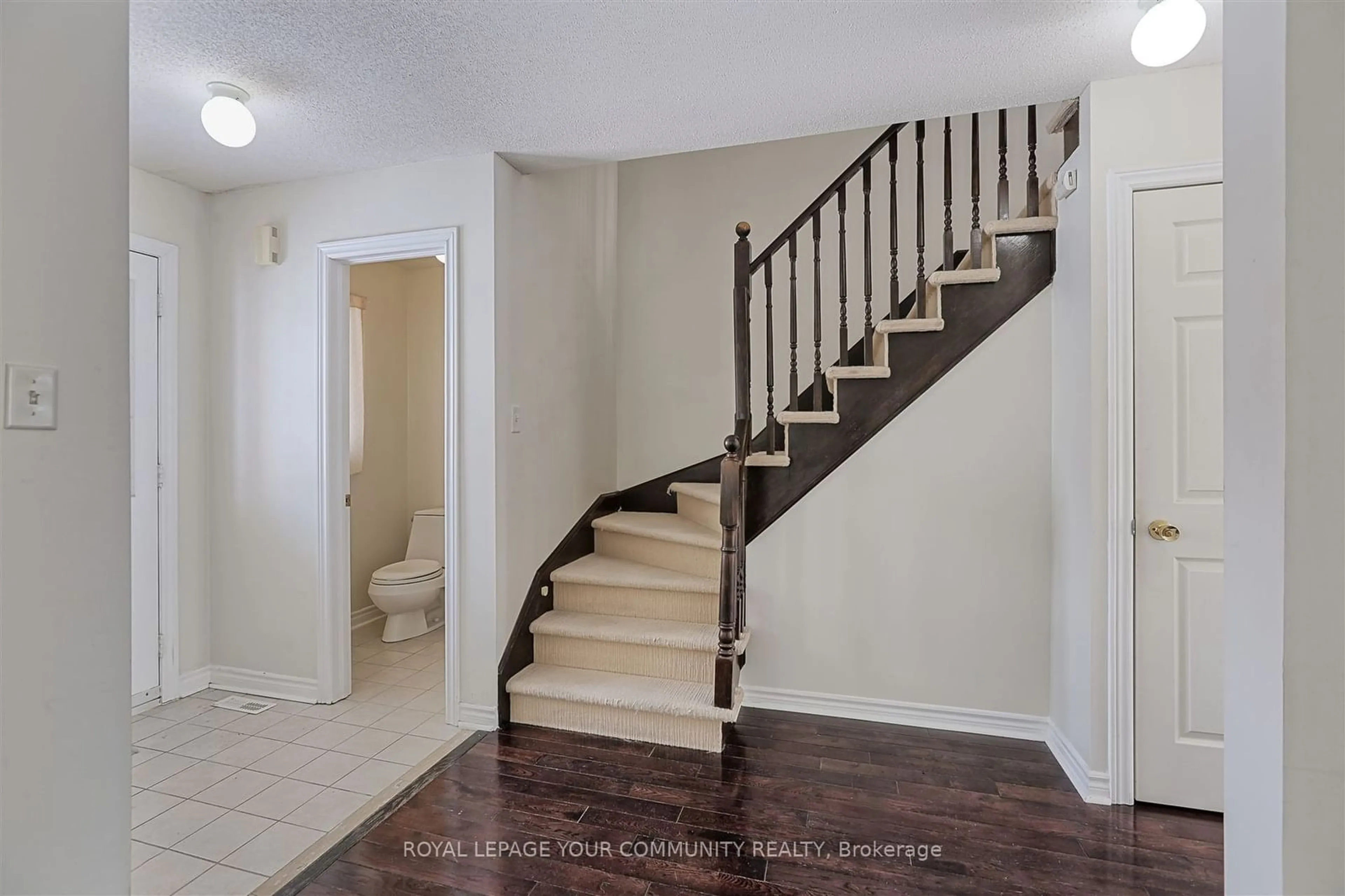 Stairs for 99 Ruffet Dr, Barrie Ontario L4N 0N7