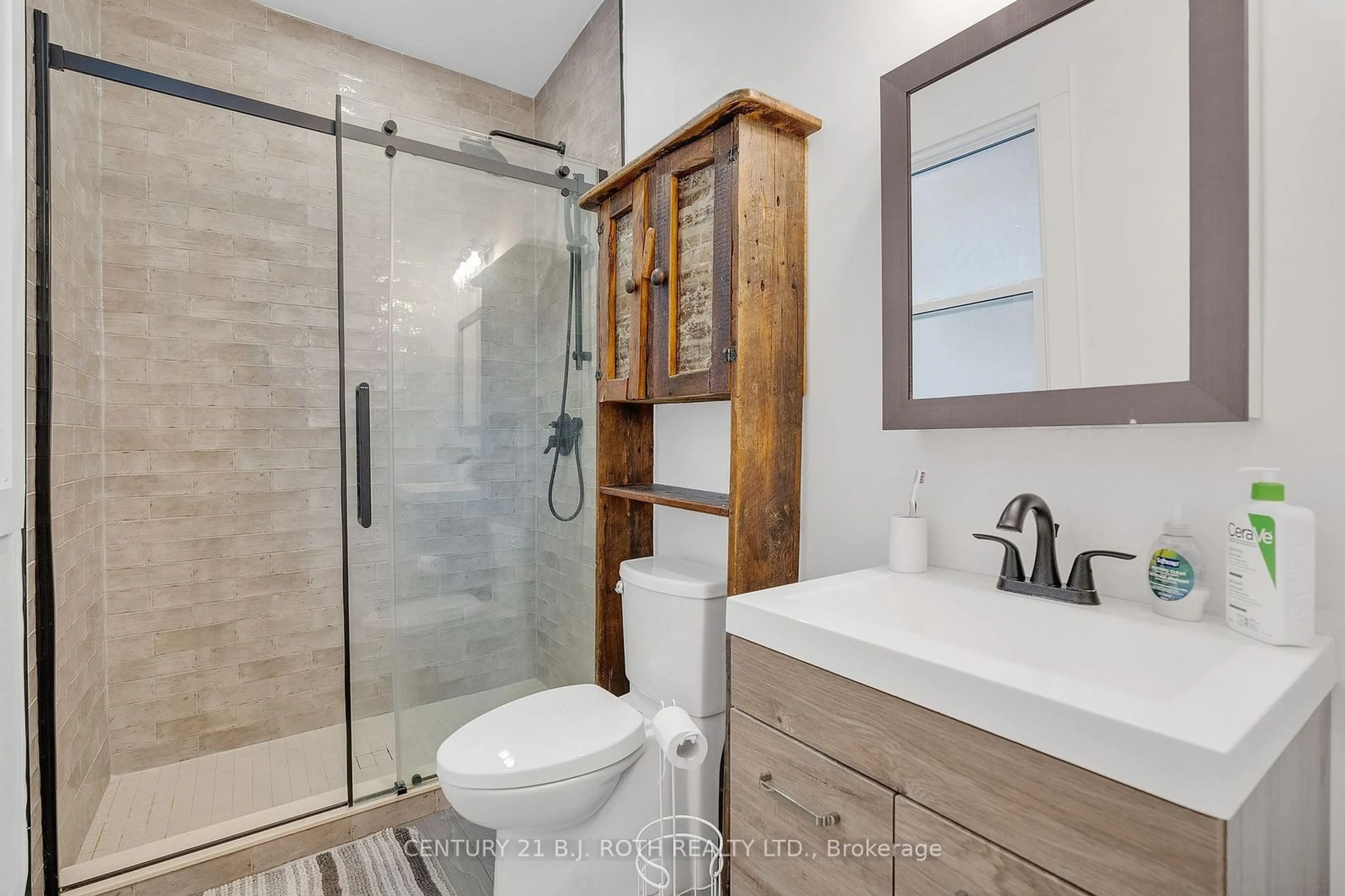 Contemporary bathroom, ceramic/tile floor for 110 Mary St, Orillia Ontario L3V 3E2