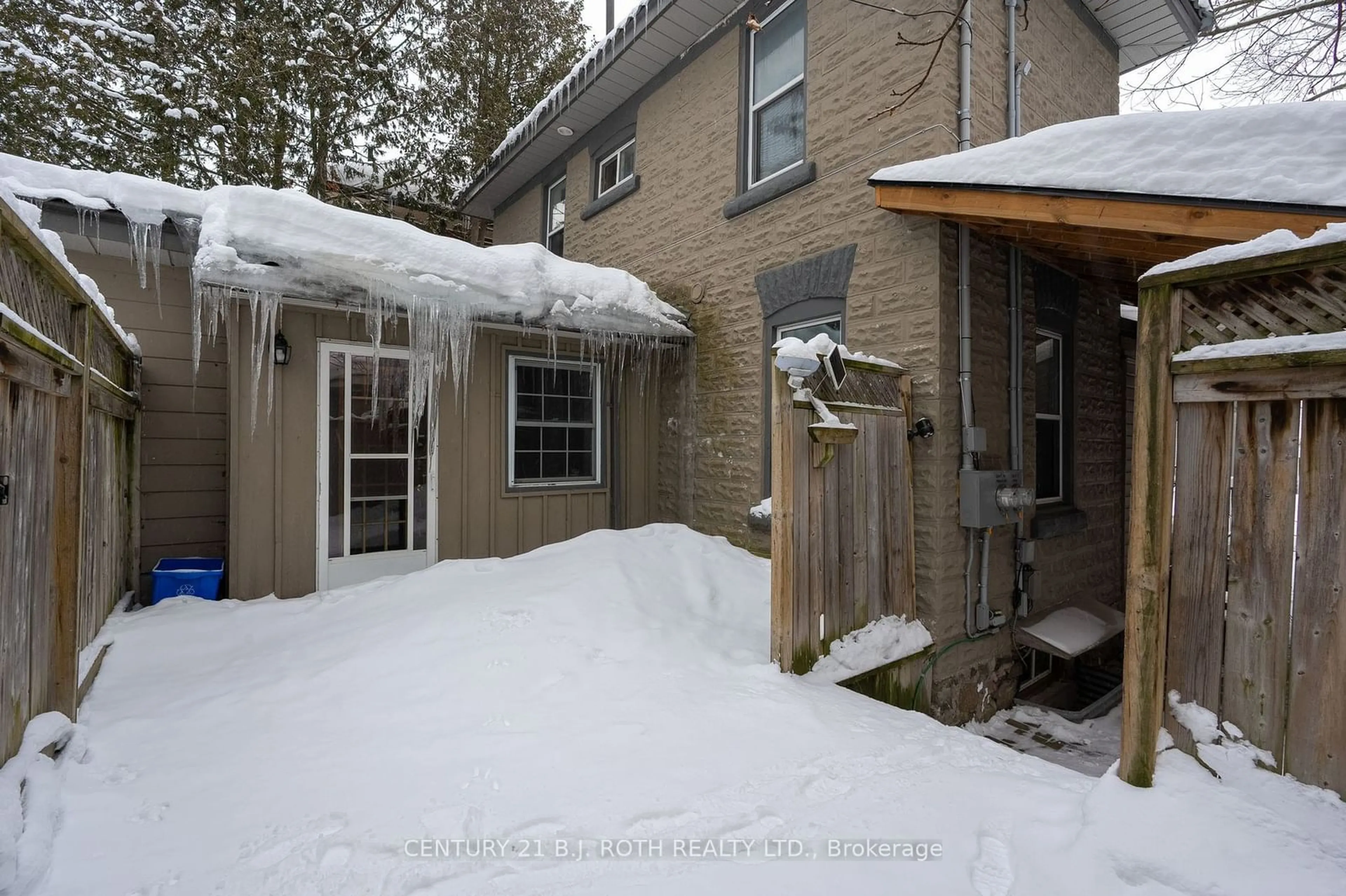 Patio, street for 110 Mary St, Orillia Ontario L3V 3E2