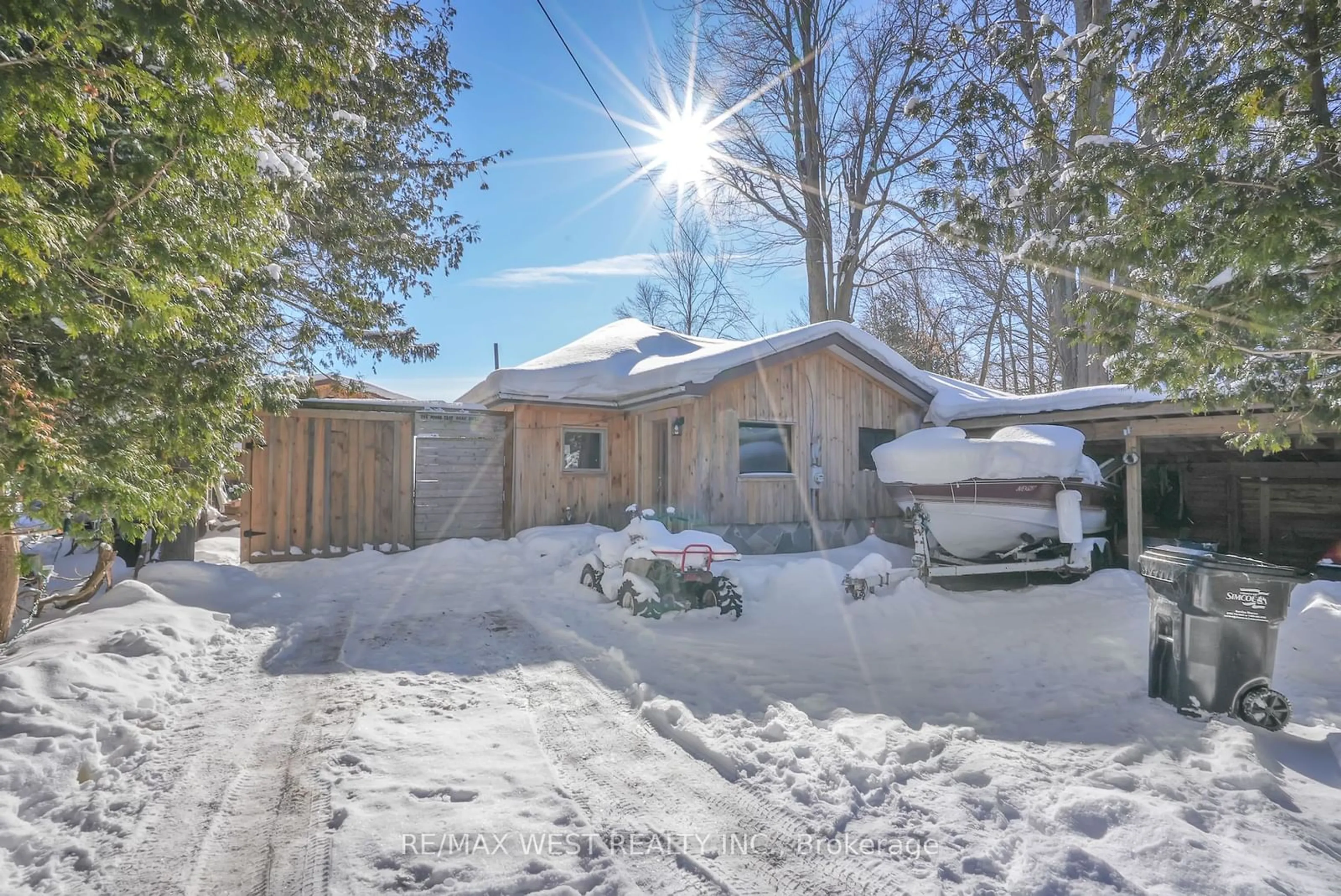 A pic from outside/outdoor area/front of a property/back of a property/a pic from drone, street for 4709 Anderson Ave, Ramara Ontario L3V 6H7